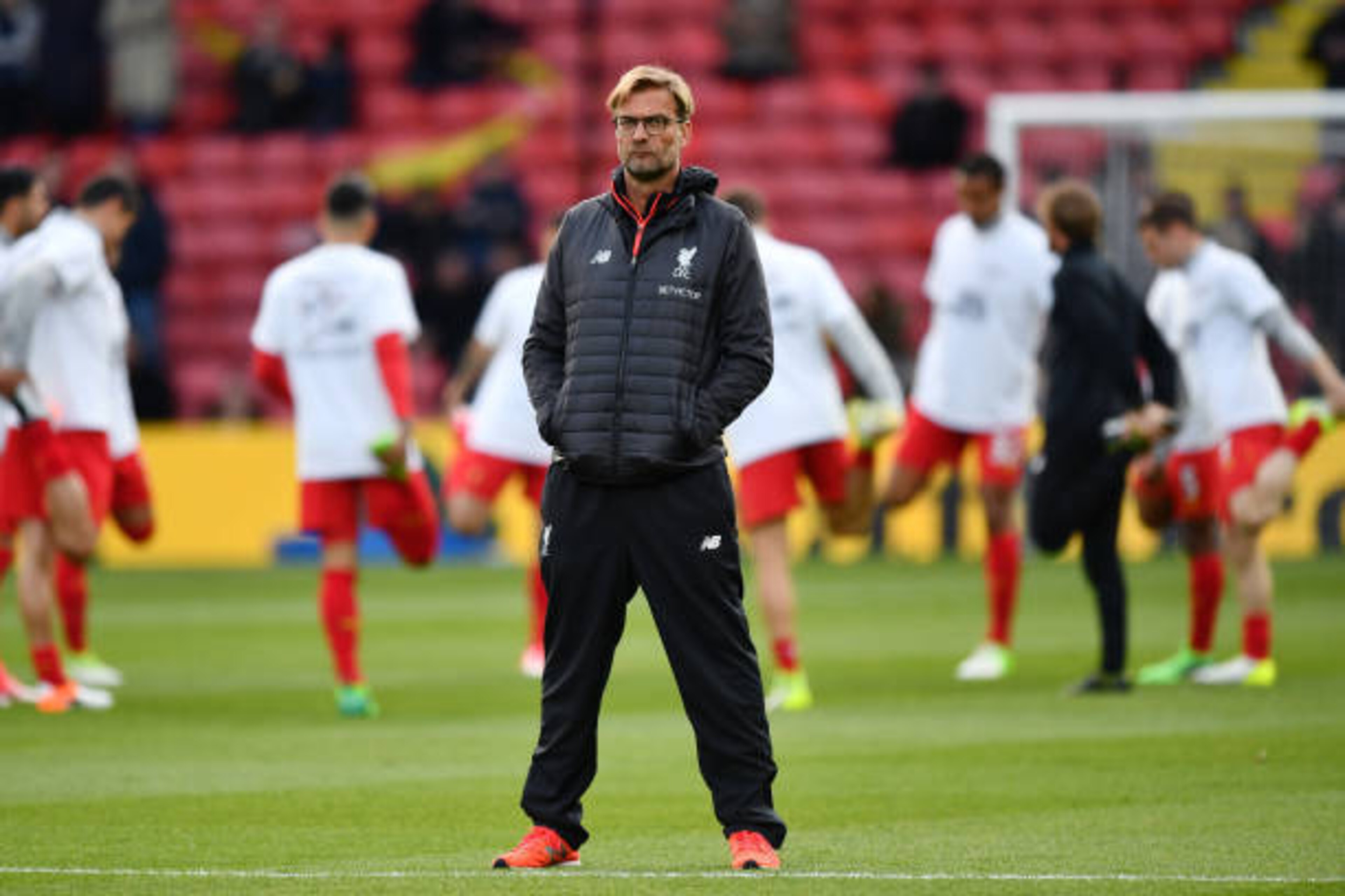 WATFORD, ENGLAND - MAY 01:  Jurgen Klopp the manager of Liverpool looks on as his team warms up prior to kickoff during the Premier League match between Watford and Liverpool at Vicarage Road on May 1, 2017 in Watford, England.  (Photo by Dan Mullan/Getty