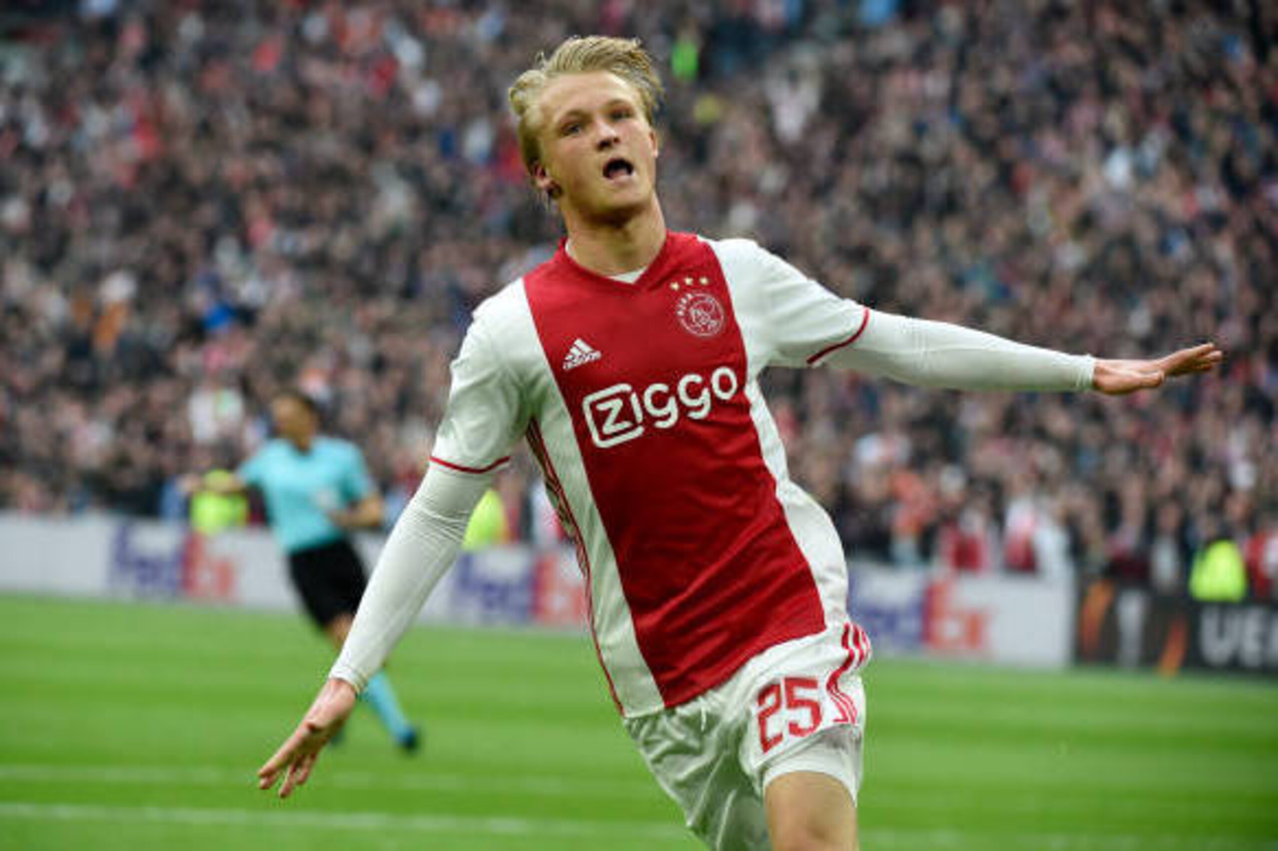 Ajax forward Kasper Dolberg celebrates after scoring a goal during UEFA Europa League semi-final, first leg, Ajax Amsterdam v Olympique Lyonnais (OL) on May 3, 2017 in Amsterdam.  / AFP PHOTO / JEAN-PHILIPPE KSIAZEK        (Photo credit should read JEAN-P