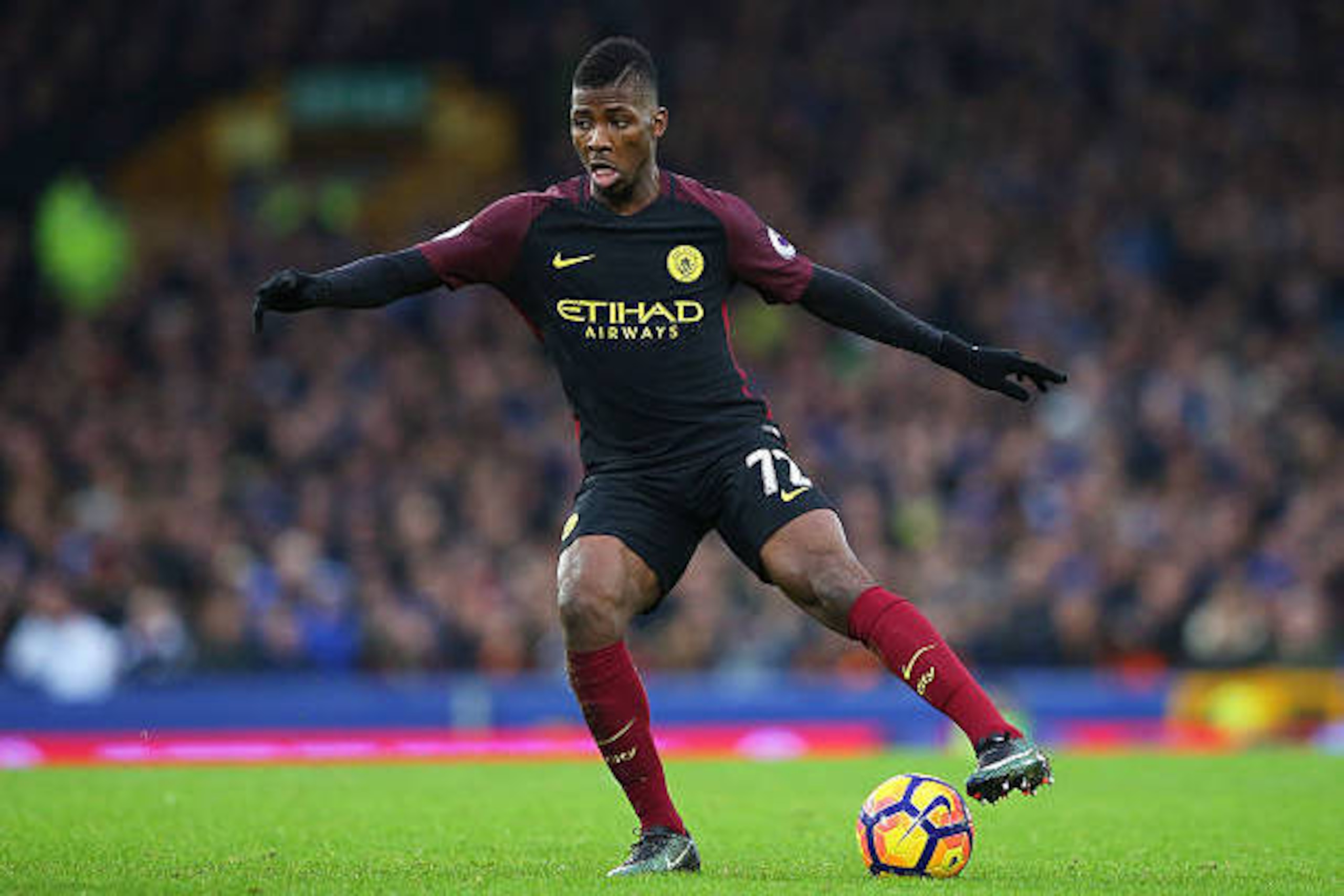 LIVERPOOL, ENGLAND - JANUARY 15:  Kelechi Iheanacho of Manchester City controls the ball during the Premier League match between Everton and Manchester City at Goodison Park on January 15, 2017 in Liverpool, England.  (Photo by Alex Livesey/Getty Images)