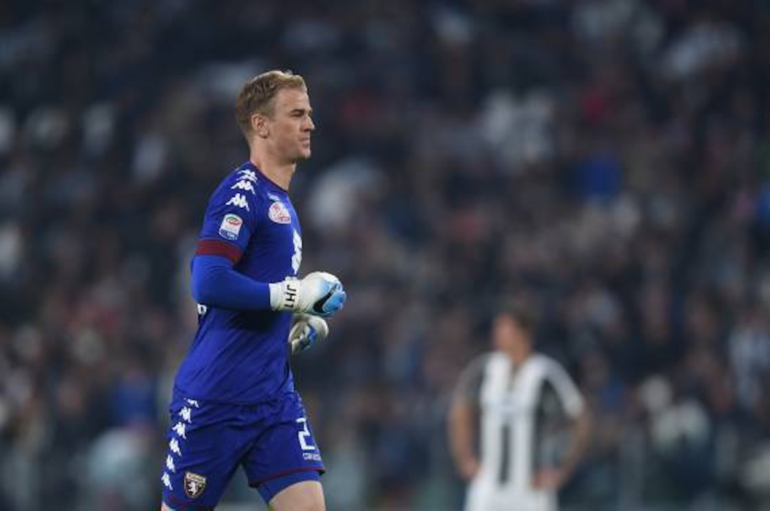 Torino's British goalkeeper Joe Hart looks on during the Italian Serie A football match Juventus vs Torino FC at the Juventus stadium in Turin on May 6, 2017. / AFP PHOTO / FILIPPO MONTEFORTE        (Photo credit should read FILIPPO MONTEFORTE/AFP/Getty I