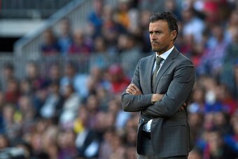 Barcelona's coach Luis Enrique looks on during the Spanish league football match FC Barcelona vs Villarreal CF at the Camp Nou stadium in Barcelona on May 6, 2017. / AFP PHOTO / LLUIS GENE        (Photo credit should read LLUIS GENE/AFP/Getty Images)