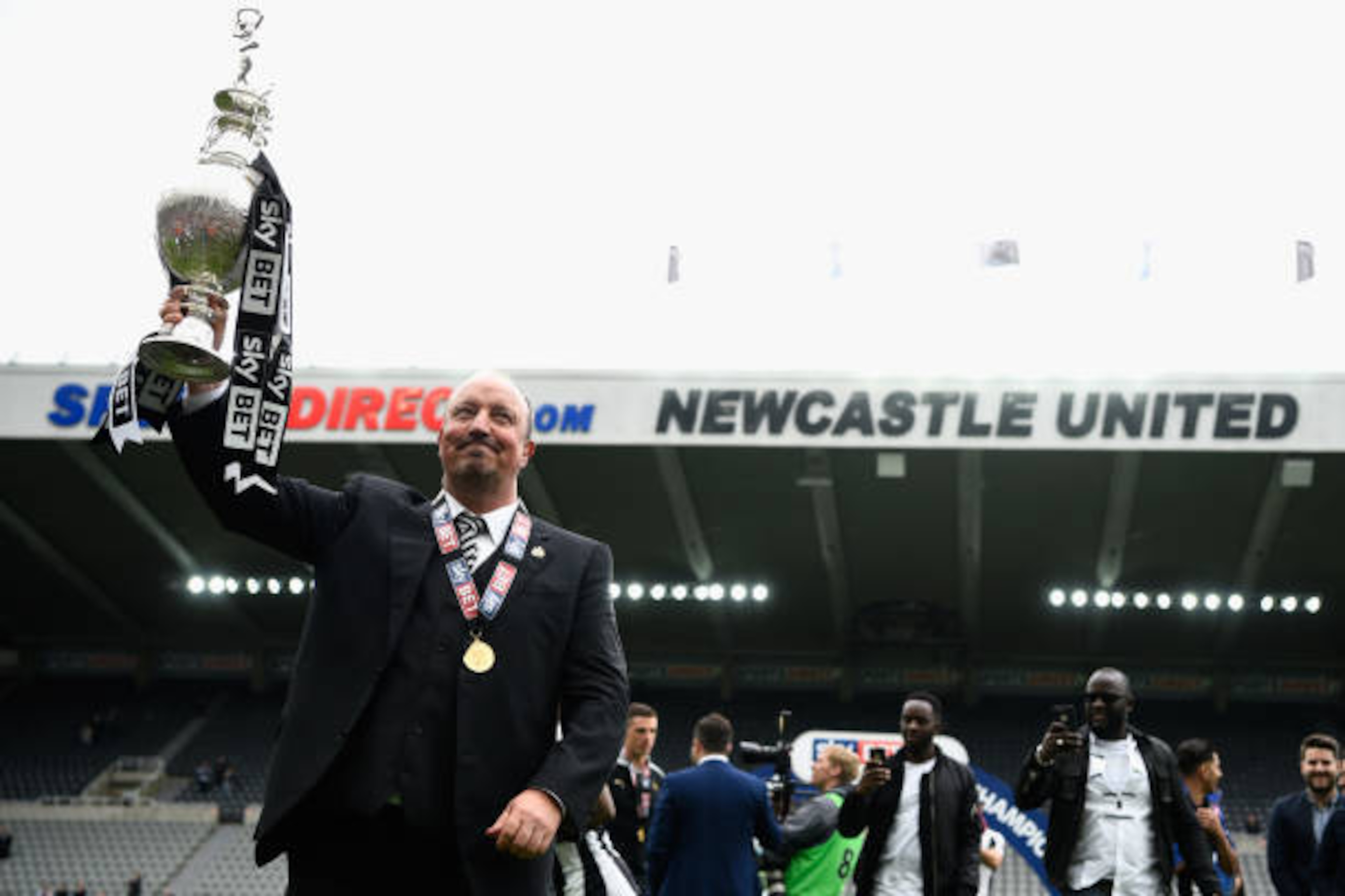 NEWCASTLE UPON TYNE, ENGLAND - MAY 07:  Newcastle United manmager Rafa Benitez celebrates  after winning the Sky Bet Championship Title after the match between Newcastle United and Barnsley at St James' Park on May 7, 2017 in Newcastle upon Tyne, England.