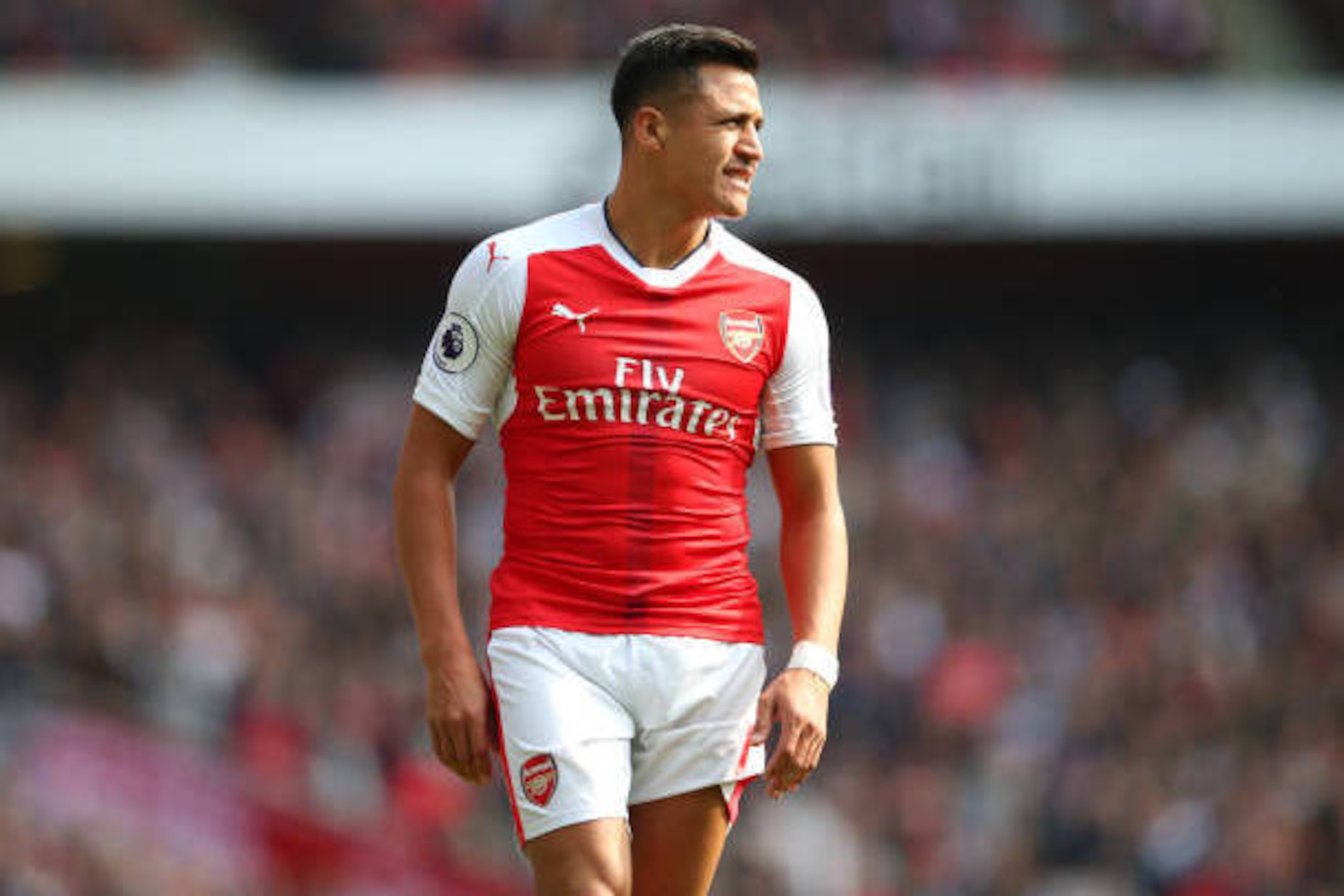 LONDON, ENGLAND - MAY 07: Alexis Sanchez of Arsenal during the Premier League match between Arsenal and Manchester United at Emirates Stadium on May 7, 2017 in London, England. (Photo by Catherine Ivill - AMA/Getty Images)