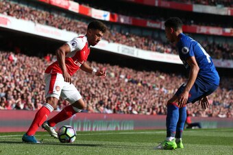 LONDON, ENGLAND - MAY 07: Alex Oxlade-Chamberlain of Arsenal during the Premier League match between Arsenal and Manchester United at Emirates Stadium on May 7, 2017 in London, England. (Photo by Catherine Ivill - AMA/Getty Images)
