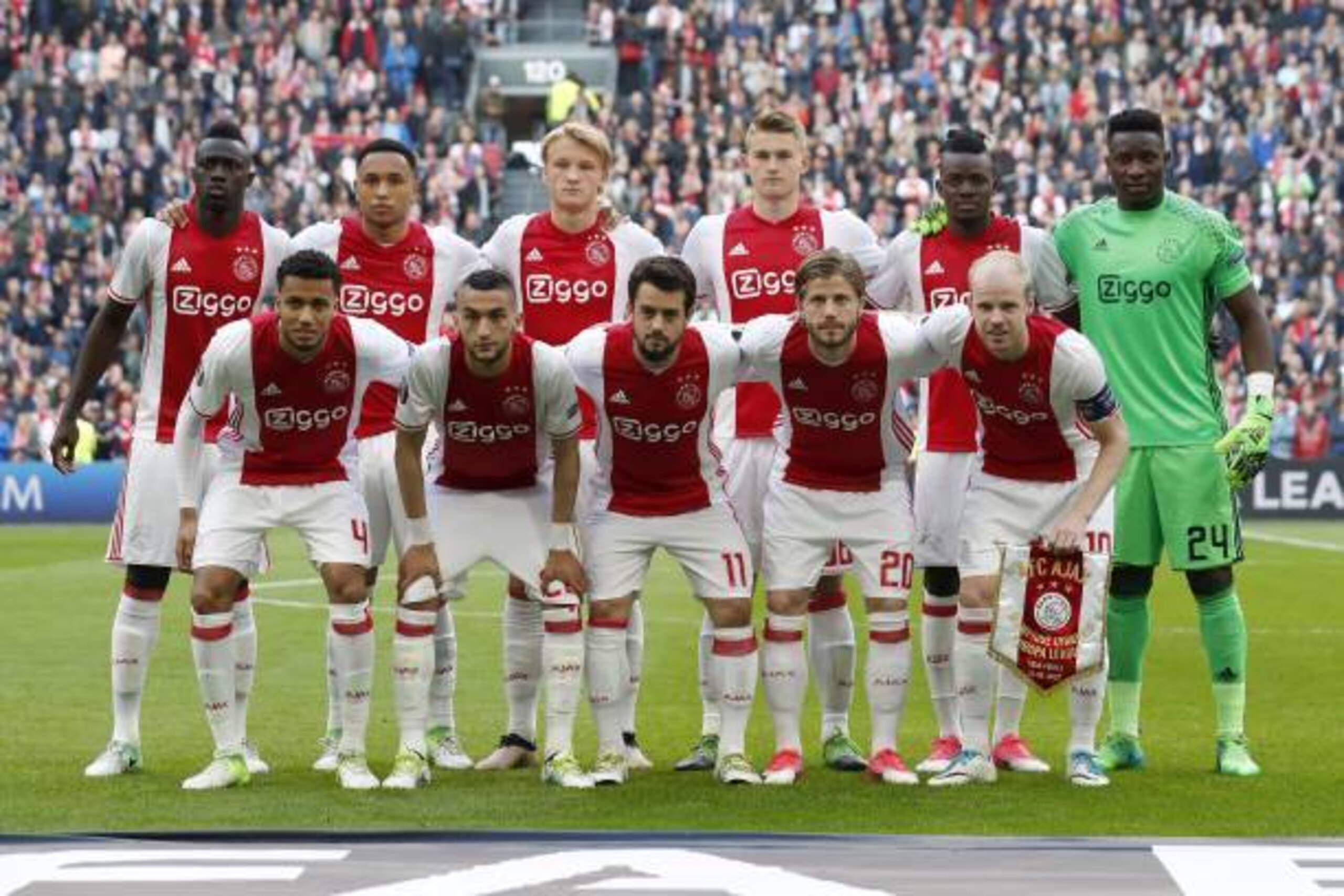 (Top Row L-R) Davinson Sanchez of Ajax, Kenny Tete of Ajax, Kasper Dolberg of Ajax, Matthijs de Ligt of Ajax, Bertrand Traore of Ajax, goalkeeper Andre Onana of Ajax 

(Front row L-R) Jairo Riedewald  of Ajax, Hakim Ziyech of Ajax, Amin Younes of Ajax, La