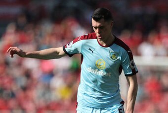 MIDDLESBROUGH, ENGLAND - APRIL 08:  Michael Keane of Burnley controls the ball during the Premier League match between Middlesbrough and Burnley at Riverside Stadium on April 8, 2017 in Middlesbrough, England. (Photo by Ian MacNicol/Getty Images)