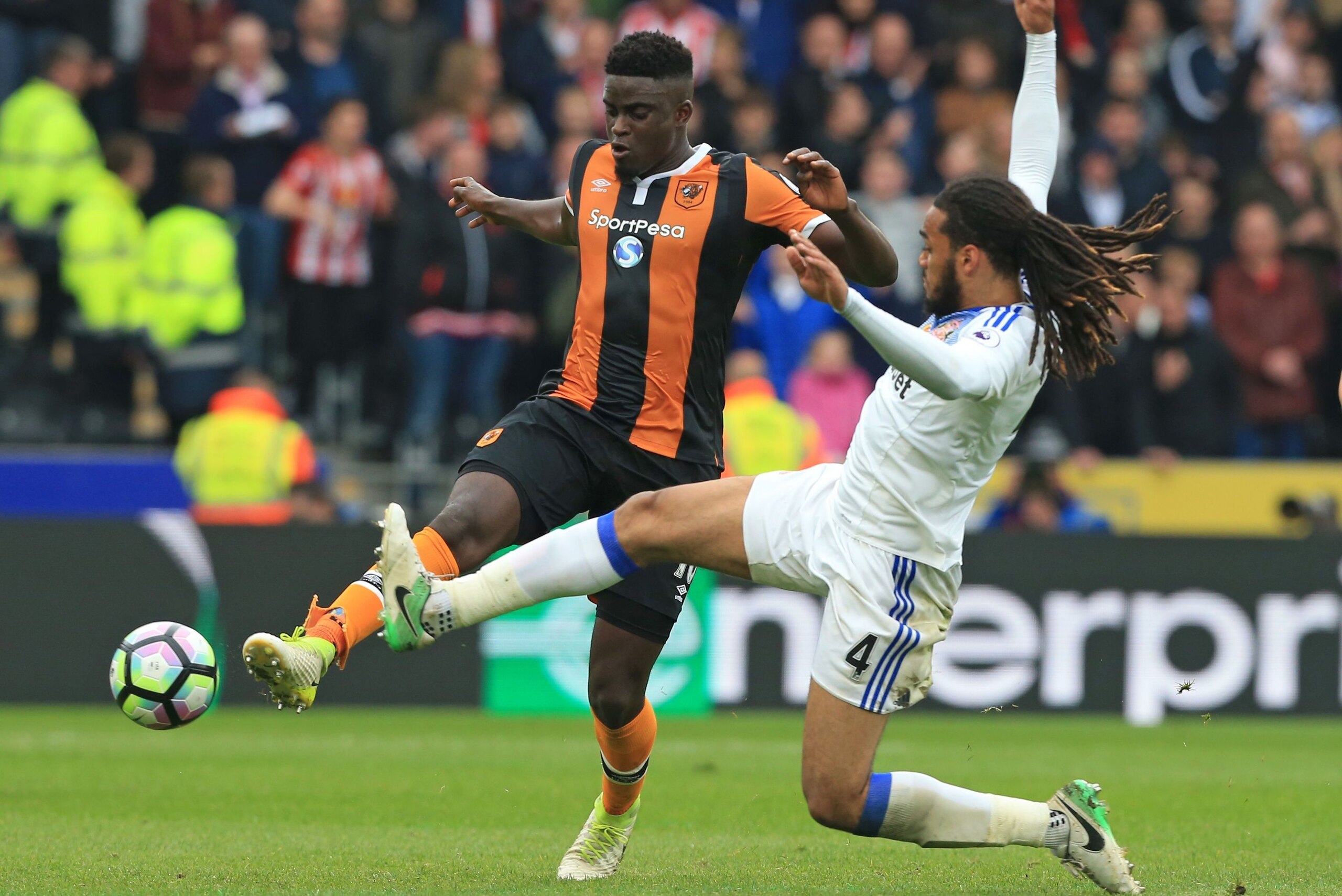 Hull City's French midfielder Alfred N'Diaye (L) vies with Sunderland's Dutch defender Jason Denayer during the English Premier League football match between Hull City and Sunderland at the KCOM Stadium in Kingston upon Hull, north east England on May 6, 