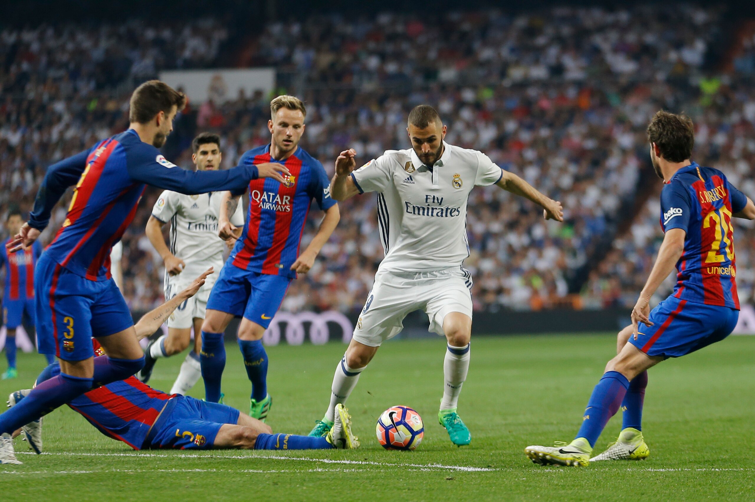 Could Lacazette follow Karim Benzema to Spain?