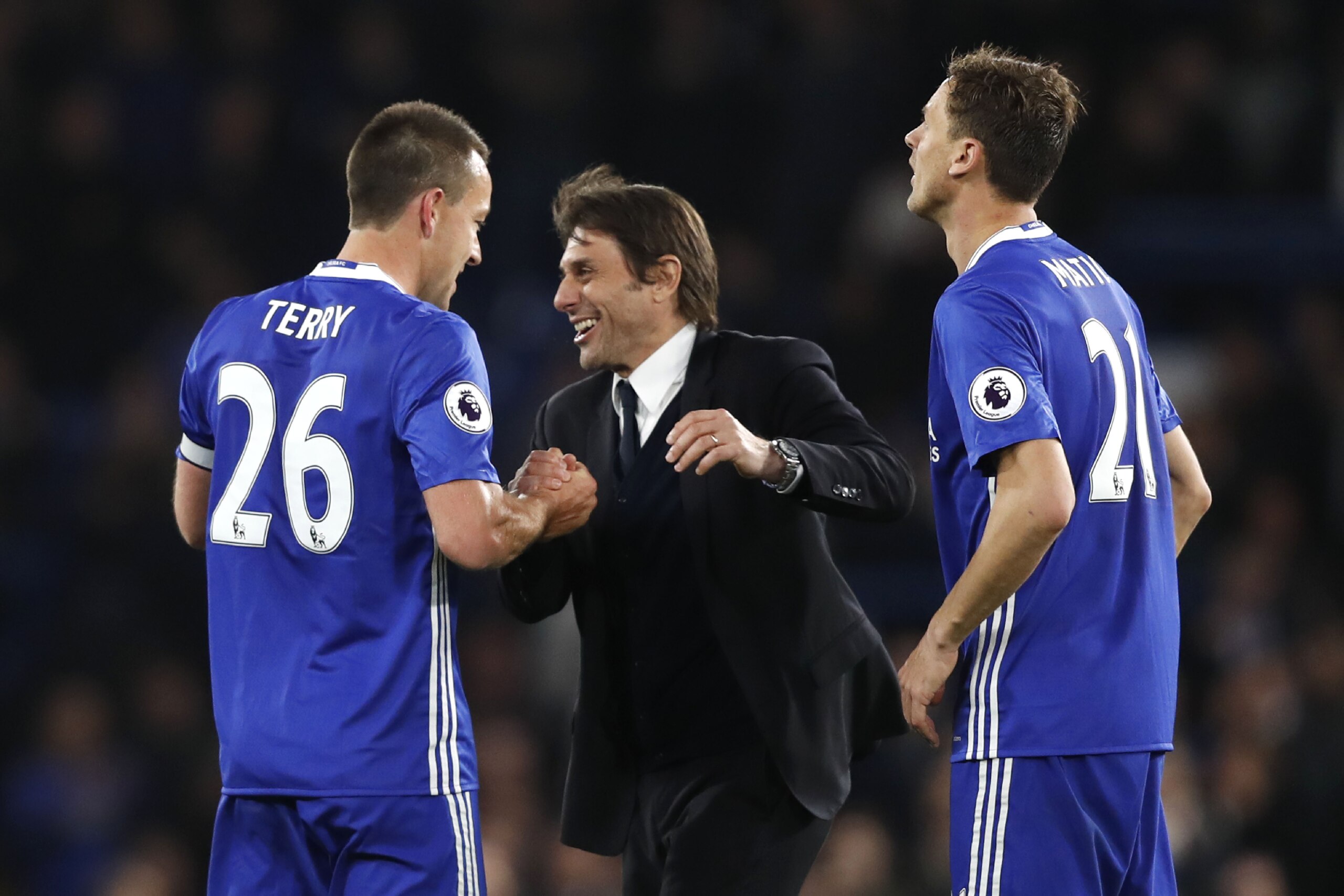Chelsea's Italian head coach Antonio Conte (C) celebrates with Chelsea's English defender John Terry and Chelsea's Serbian midfielder Nemanja Matic after winning the English Premier League football match between Chelsea and Middlesbrough at Stamford Bridg