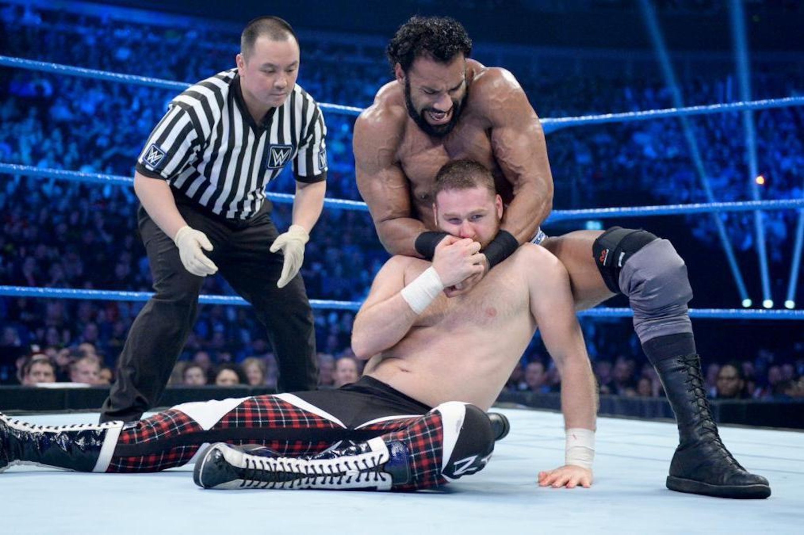 Jinder Mahal grounds Sami Zayn on Tuesday's SmackDown.