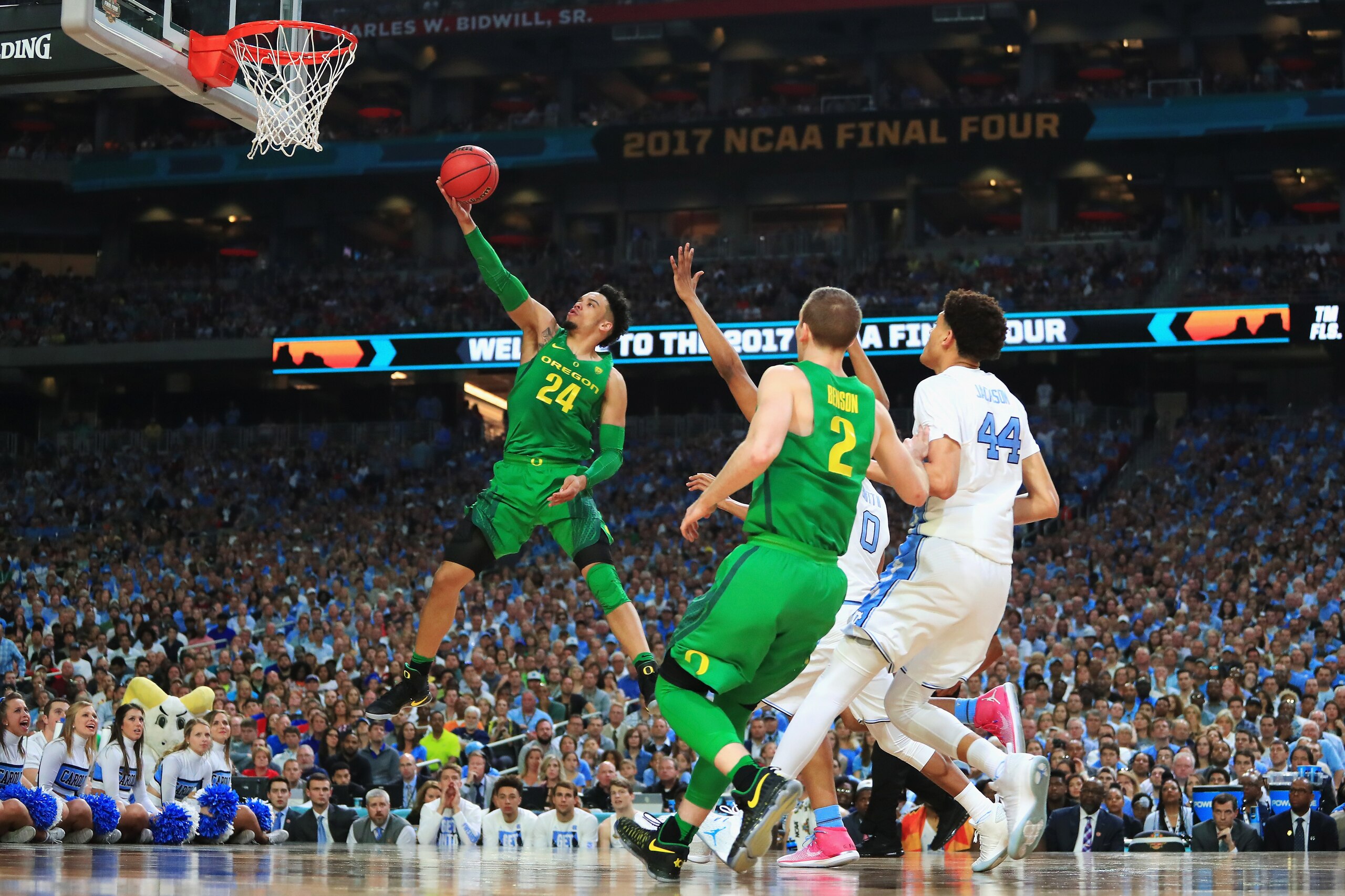 GLENDALE, AZ - APRIL 01: Dillon Brooks #24 of the Oregon Ducks drives to the basket in the first half against the North Carolina Tar Heels during the 2017 NCAA Men's Final Four Semifinal at University of Phoenix Stadium on April 1, 2017 in Glendale, Arizo