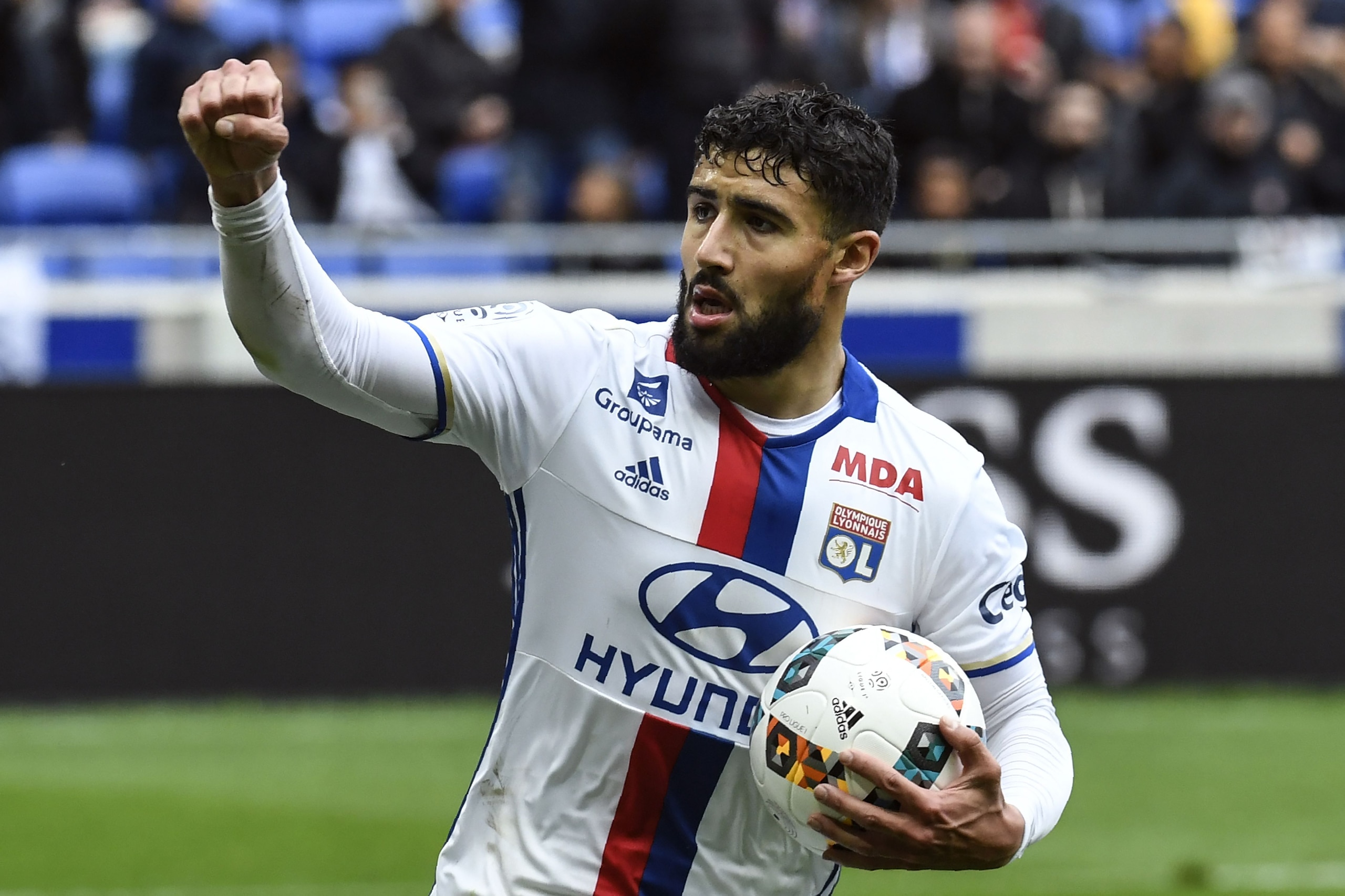 Lyon's French midfielder Nabil Fekir celebrates after scoring a penalty during the French L1 football match Olympique Lyonnais against FC Nantes, on May 7, 2017 at the Parc Olympique Lyonnais stadium in Décines-Charpieu near Lyon, southeastern France. / Lyon's French midfielder Nabil Fekir celebrates after scoring a penalty during the French L1 football match Olympique Lyonnais against FC Nantes, on May 7, 2017 at the Parc Olympique Lyonnais stadium in Décines-Charpieu near Lyon, southeastern France. /