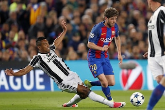 (L-R) Alex Sandro of Juventus FC, Sergi Roberto of FC Barcelonaduring the UEFA Champions League quarter final match between FC Barcelona and Juventus FC on April 19, 2017 at the Camp Nou stadium in Barcelona, Spain.(Photo by VI Images via Getty Images)