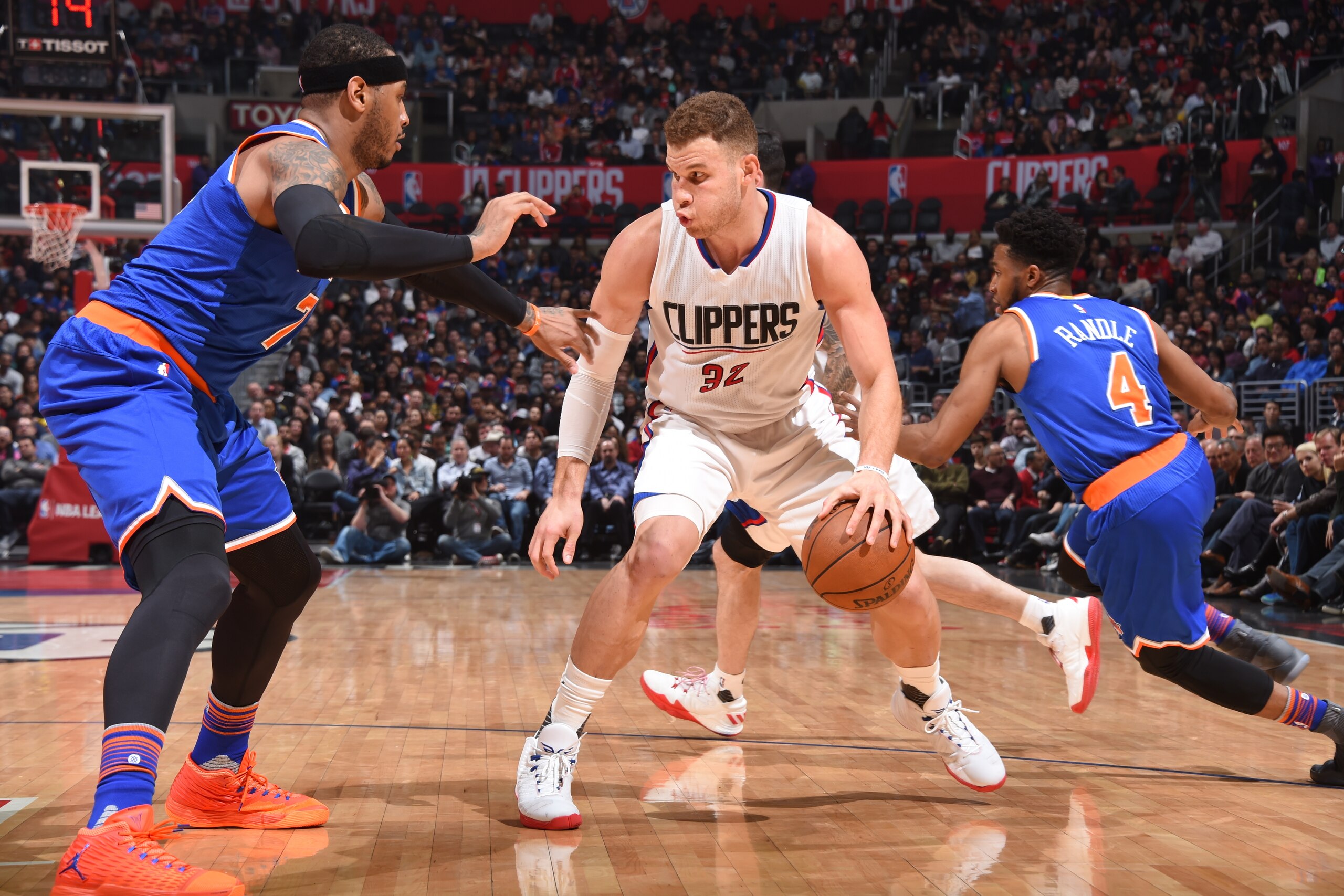 LOS ANGELES, CA - MARCH 20:   Blake Griffin #32 of the LA Clippers handles the ball against the New York Knicks on March 20, 2017 at STAPLES Center in Los Angeles, California. NOTE TO USER: User expressly acknowledges and agrees that, by downloading and/o