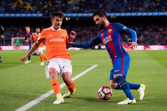 BARCELONA, SPAIN - APRIL 26:  Arda Turan of FC Barcelona dribbles Aitor Bunuel of CA Osasuna during the La Liga match between FC Barcelona and CA Osasuna at Camp Nou stadium on April 26, 2017 in Barcelona, Spain.  (Photo by Alex Caparros/Getty Images)