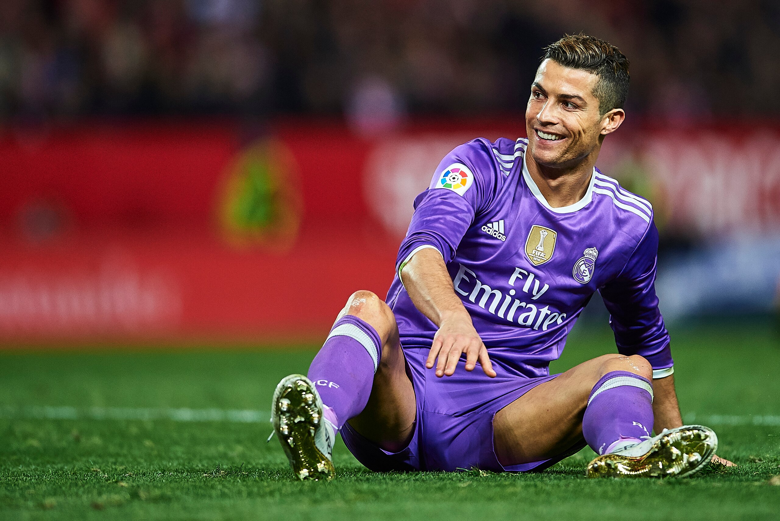 SEVILLE, SPAIN - JANUARY 15:  Cristiano Ronaldo of Real Madrid CF reacts during the La Liga match between Sevilla FC and Real Madrid CF at Estadio Ramon Sanchez Pizjuan on January 15, 2017 in Seville, Spain.  (Photo by Aitor Alcalde/Getty Images)
