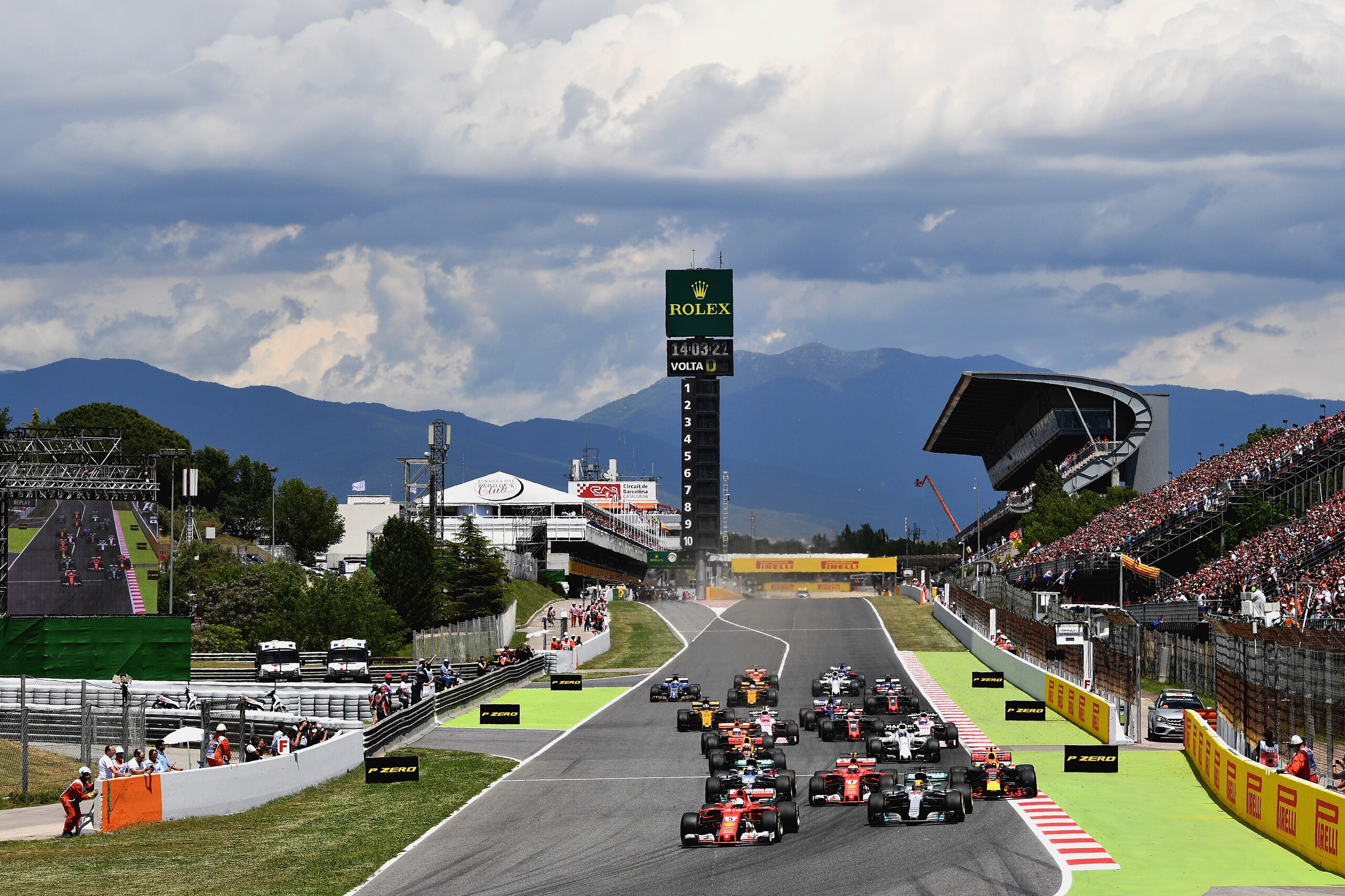 MONTMELO, SPAIN - MAY 14:  Sebastian Vettel of Germany driving the (5) Scuderia Ferrari SF70H leads Lewis Hamilton of Great Britain driving the (44) Mercedes AMG Petronas F1 Team Mercedes F1 WO8 and the rest of the field at the start during the Spanish Fo