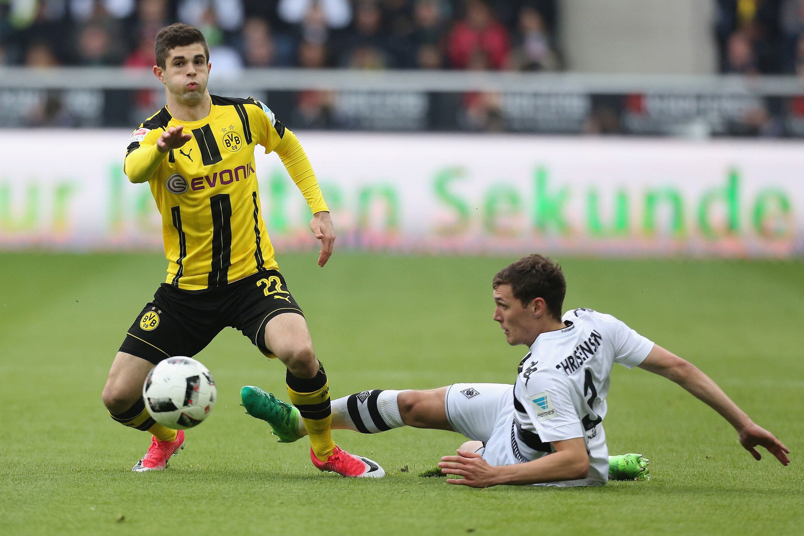 MOENCHENGLADBACH, GERMANY - APRIL 22: Andreas Christensen of Moenchengladbach and Christian Pulisic of Dortmund battle for the ball during the Bundesliga match between Borussia Moenchengladbach and Borussia Dortmund at Borussia-Park on April 22, 2017 in M