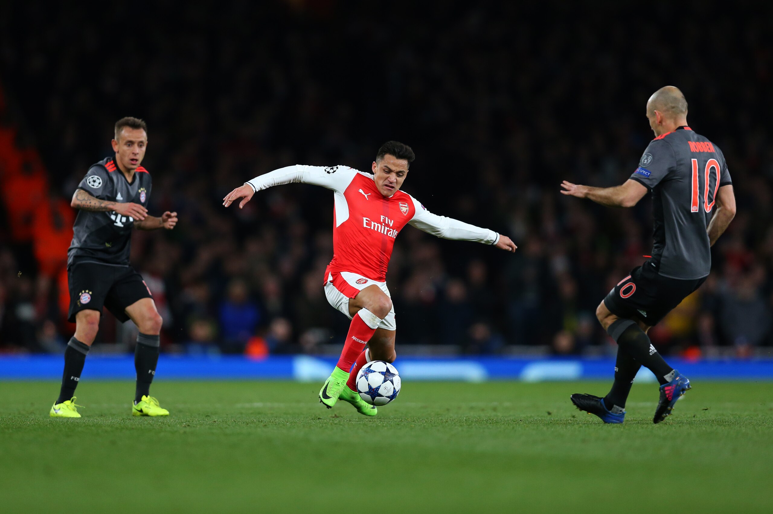 LONDON, ENGLAND - MARCH 07: Alexis Sanchez of Arsenal during the UEFA Champions League Round of 16 second leg match between Arsenal FC and FC Bayern Muenchen at Emirates Stadium on March 7, 2017 in London, United Kingdom. (Photo by Catherine Ivill - AMA/G
