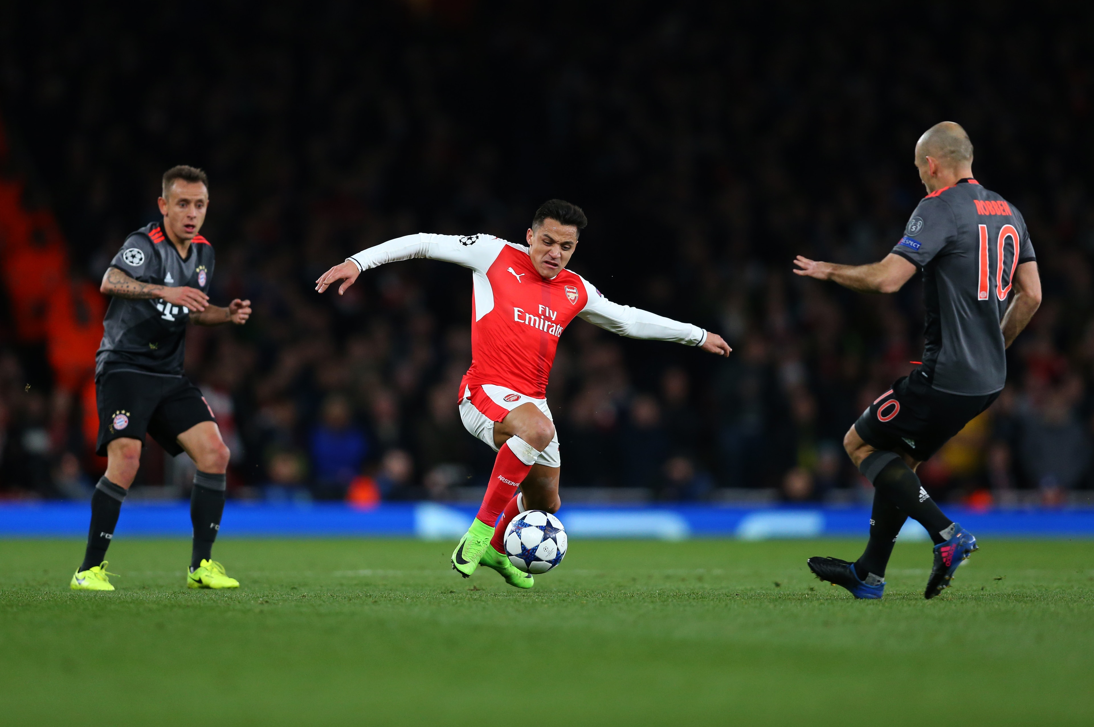 LONDON, ENGLAND - MARCH 07: Alexis Sanchez of Arsenal during the UEFA Champions League Round of 16 second leg match between Arsenal FC and FC Bayern Muenchen at Emirates Stadium on March 7, 2017 in London, United Kingdom. (Photo by Catherine Ivill - AMA/G