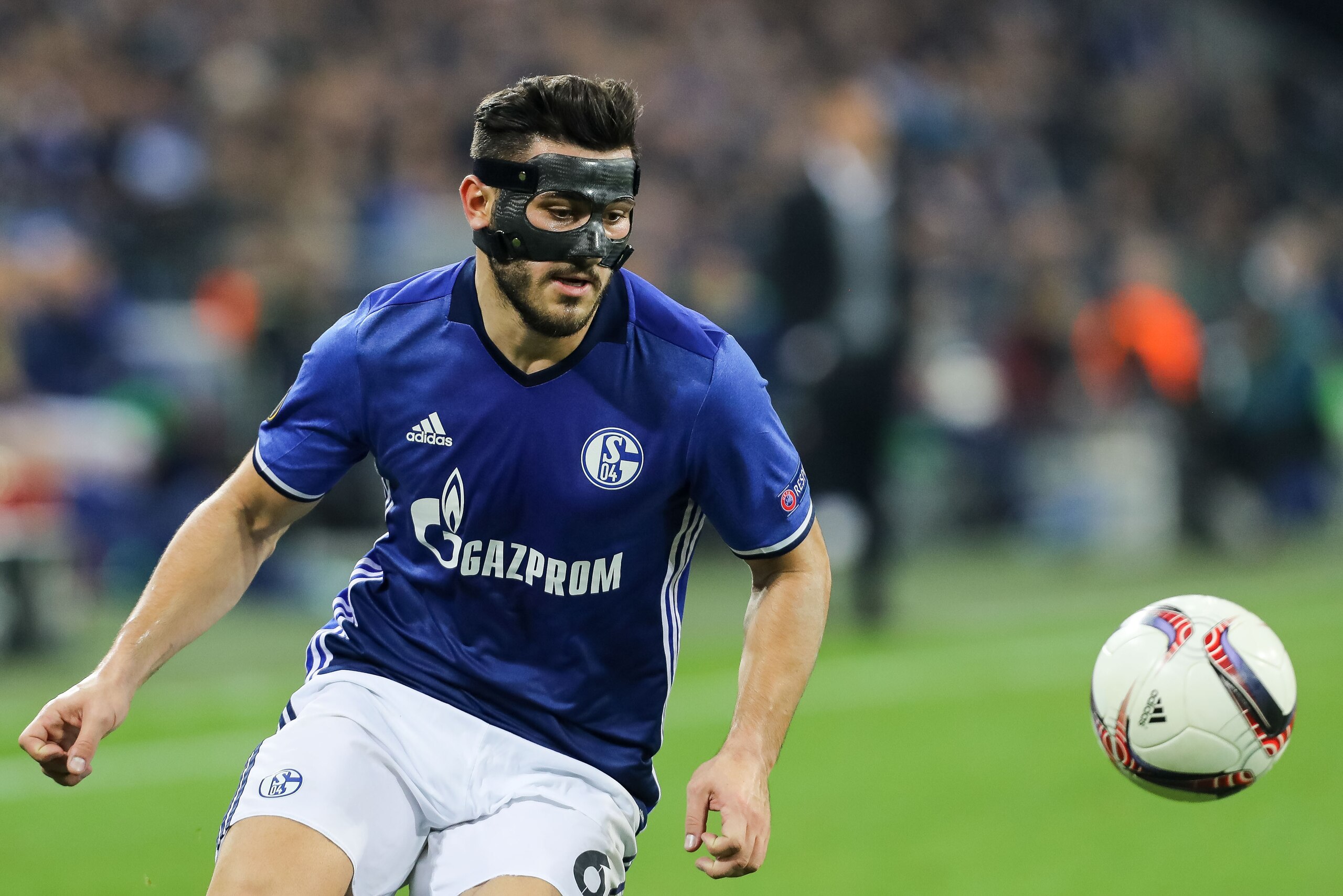 GELSENKIRCHEN, GERMANY - MARCH 09: Sead Kolasinac of Schalke in action during the UEFA Europa League Round of 16 first leg match between FC Schalke 04 and Borussia Moenchengladbach at Veltins-Arena on March 9, 2017 in Gelsenkirchen, Germany. (Photo by TF- GELSENKIRCHEN, GERMANY - MARCH 09: Sead Kolasinac of Schalke in action during the UEFA Europa League Round of 16 first leg match between FC Schalke 04 and Borussia Moenchengladbach at Veltins-Arena on March 9, 2017 in Gelsenkirchen, Germany. (Photo by TF-