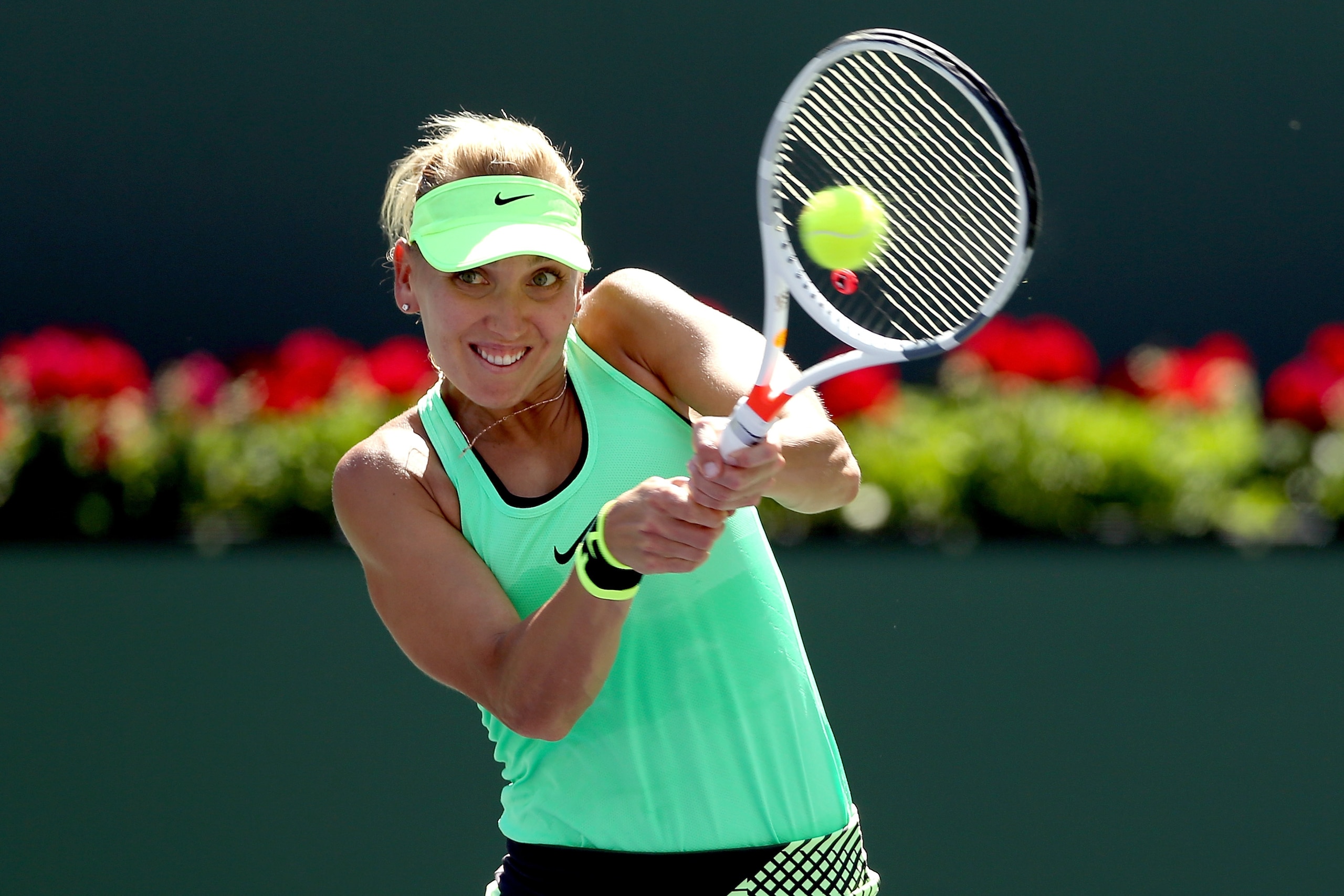 INDIAN WELLS, CA - MARCH 19: Elena Vesnina of Russia returns a shot to Svetlana Kuznetsova of Russia during the women's final of the BNP Paribas Open at the Indian Wells Tennis Garden on March 19, 2017 in Indian Wells, California. (Photo by Matthew Sto INDIAN WELLS, CA - MARCH 19: Elena Vesnina of Russia returns a shot to Svetlana Kuznetsova of Russia during the women's final of the BNP Paribas Open at the Indian Wells Tennis Garden on March 19, 2017 in Indian Wells, California. (Photo by Matthew Sto