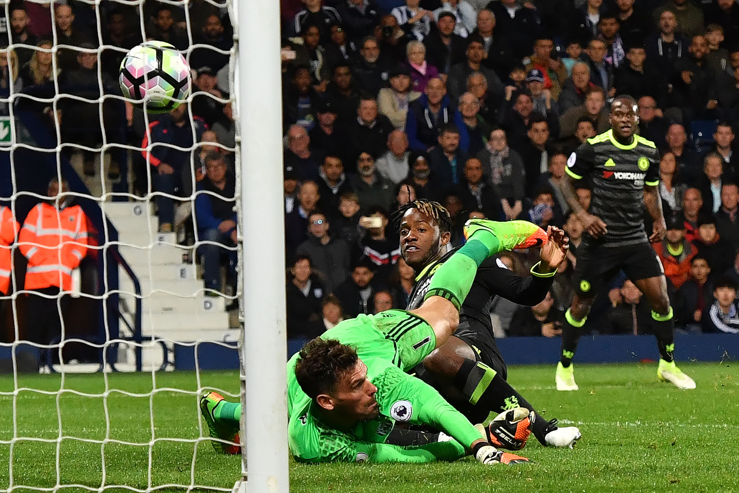 Chelsea's Belgian striker Michy Batshuayi (R) scores the opening goal past West Bromwich Albion's English goalkeeper Ben Foster during the English Premier League match between West Bromwich Albion and Chelsea at The Hawthorns stadium in West Bromwich, wes