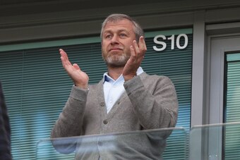 LONDON, ENGLAND - MAY 15:  Chelsea owner Roman Abramovich is seen prior to the Barclays Premier League match between Chelsea and Leicester City at Stamford Bridge on May 15, 2016 in London, England.  (Photo by Paul Gilham/Getty Images)