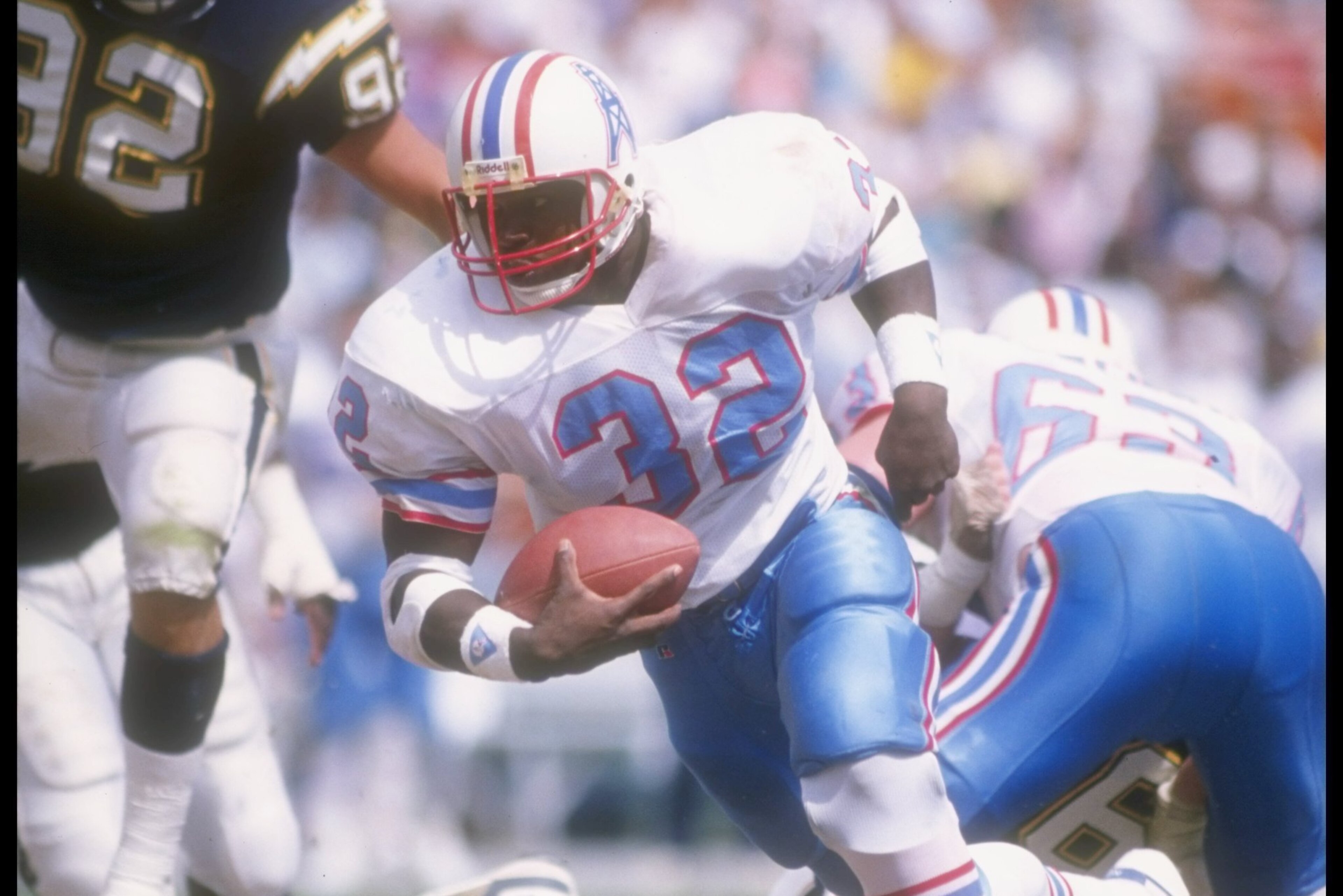 17 Sep 1989:  Running back Alonzo Highsmith of the Houston Oilers moves the ball during a game against the San Diego Chargers at Jack Murphy Stadium in San Diego, California.  The Oilers won the game, 34-27. Mandatory Credit: Stephen Dunn  /Allsport