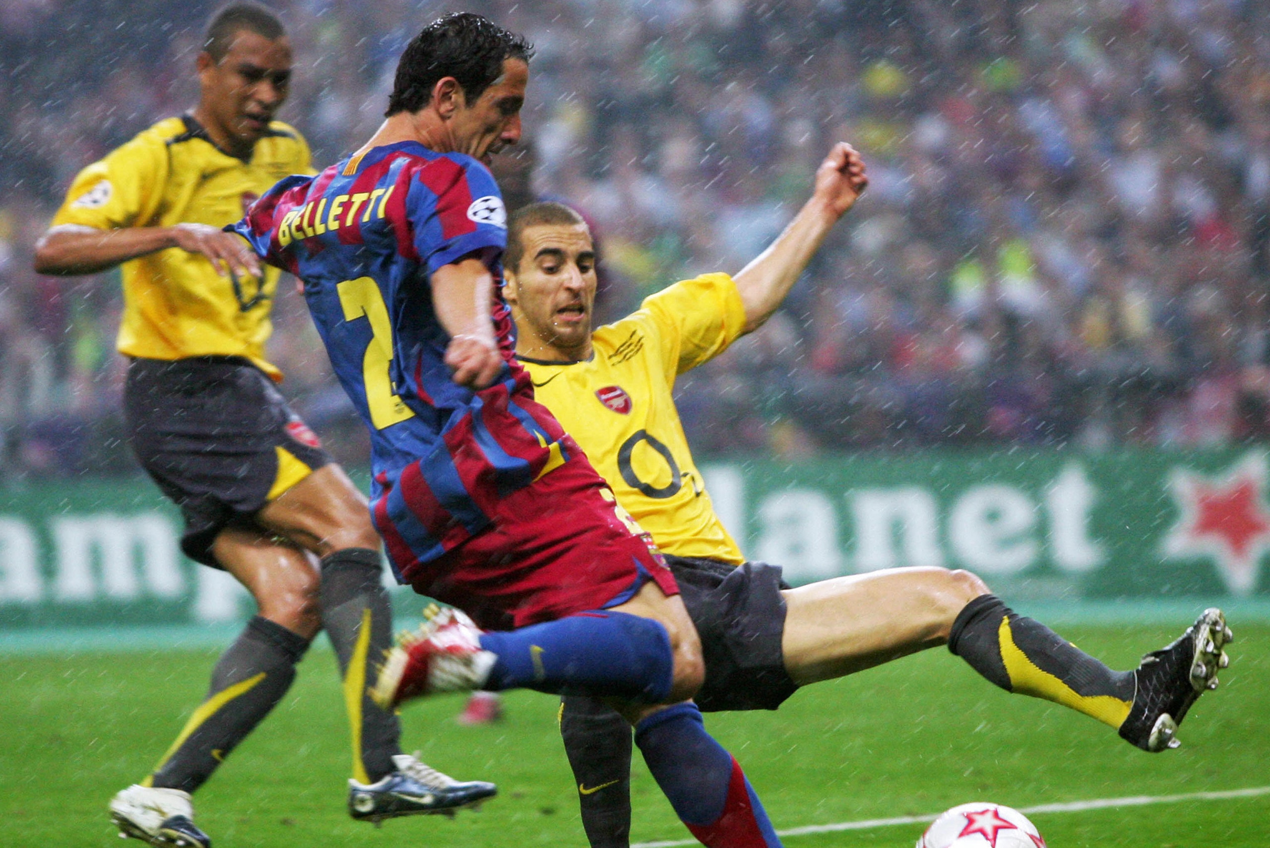 Saint-Denis, FRANCE:  Barcelona's Brazilian defender Juliano Belletti (foreground) kicks to score the winnin goal during the UEFA Champion's League final football match Barcelona vs. Arsenal, 17 May 2006 at the Stade de France in Saint-Denis, northern Par