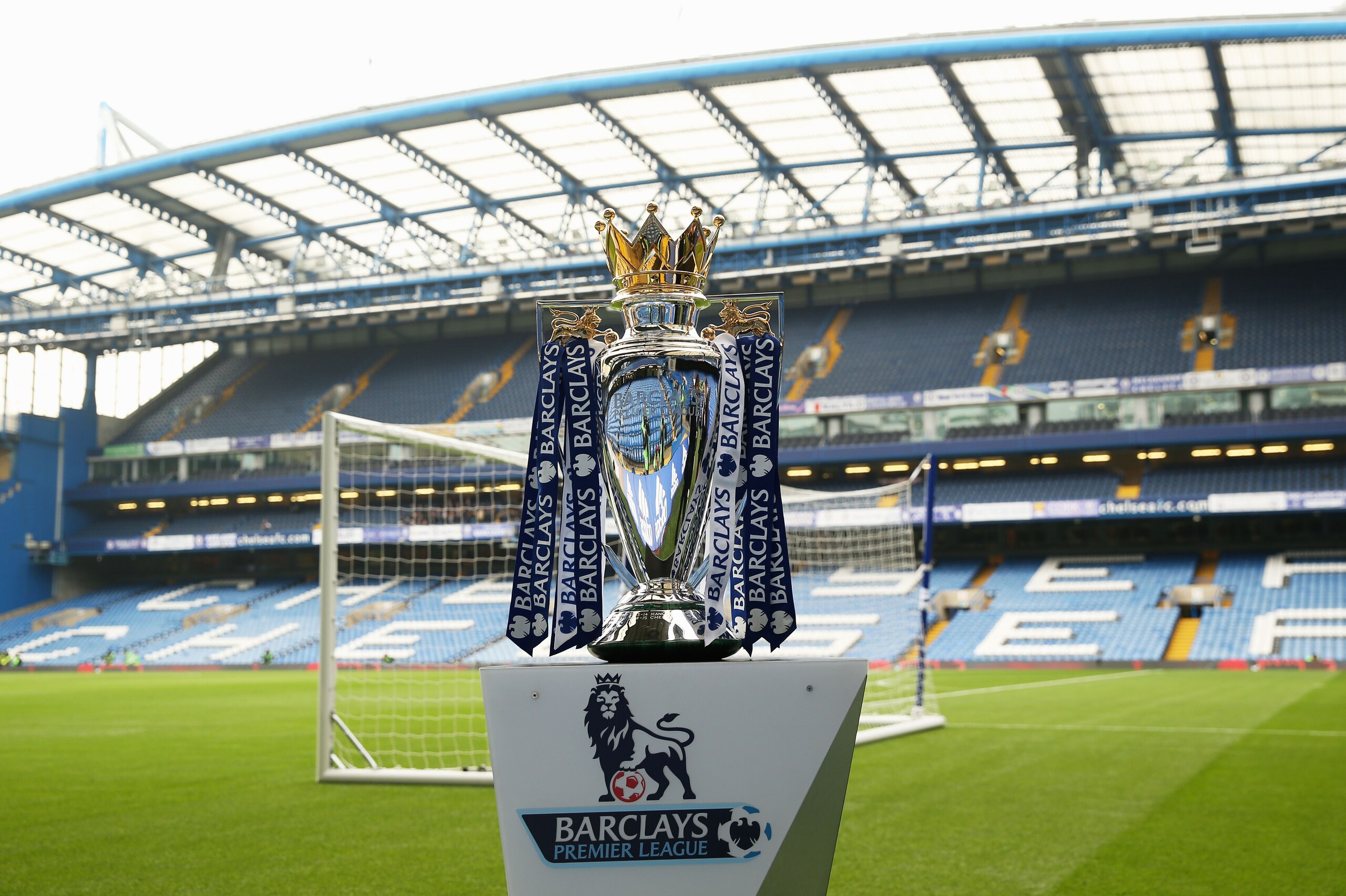 LONDON, ENGLAND - OCTOBER 31:  The Premier League trophy on display prior to the Barclays Premier League match between Chelsea and Liverpool at Stamford Bridge on October 31, 2015 in London, England.  (Photo by Ian Walton/Getty Images)