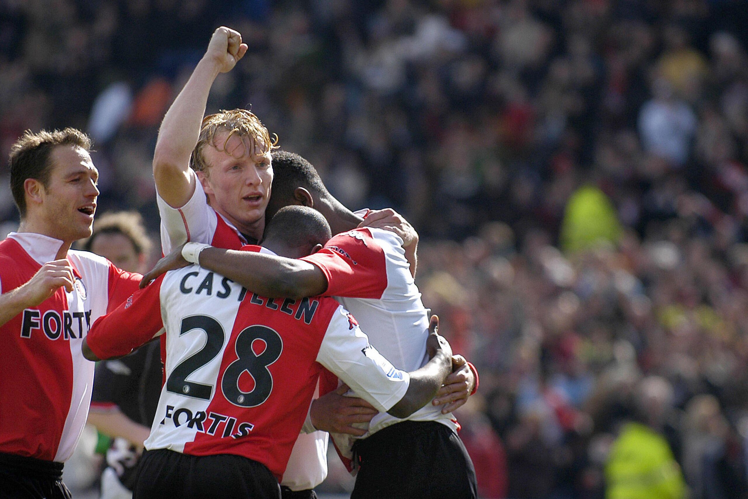 Rotterdam, NETHERLANDS:  Feyenoord players Patrick Pauawe, Dirk Kuyt, Romeo Castelen and Salomon Kalou jubilate after Kuyt scored the 3-2 02 April 2006 in Rotterdam. Feyenoord beat Twente with 4-2.    AFP PHOTO/ANP PHOTO MARTEN VAN DIJL HOLLAND OUT  (Phot
