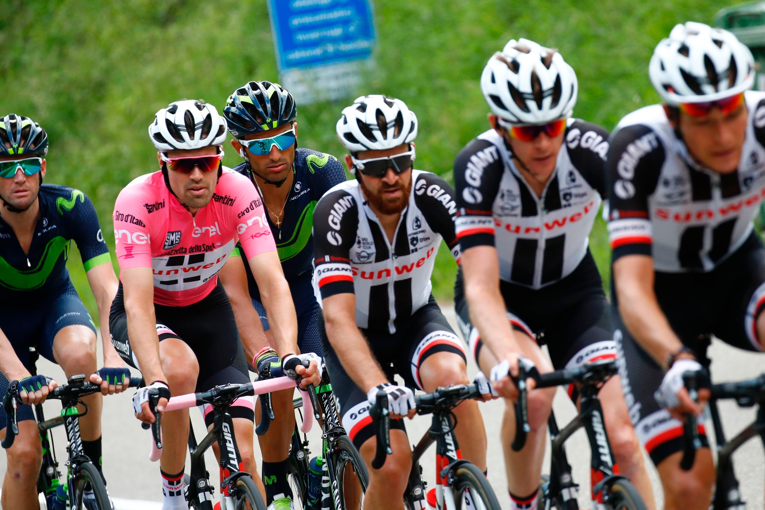 Pink Jersey Netherlands' Tom Dumoulin (2ndL) of team Sunweb rides during the 11th stage of the 100th Giro d'Italia, Tour of Italy, cycling race from Florence to Bagno di Romagna on May 17, 2017. / AFP PHOTO / Luk BENIES (Photo credit should read L Pink Jersey Netherlands' Tom Dumoulin (2ndL) of team Sunweb rides during the 11th stage of the 100th Giro d'Italia, Tour of Italy, cycling race from Florence to Bagno di Romagna on May 17, 2017. / AFP PHOTO / Luk BENIES (Photo credit should read L
