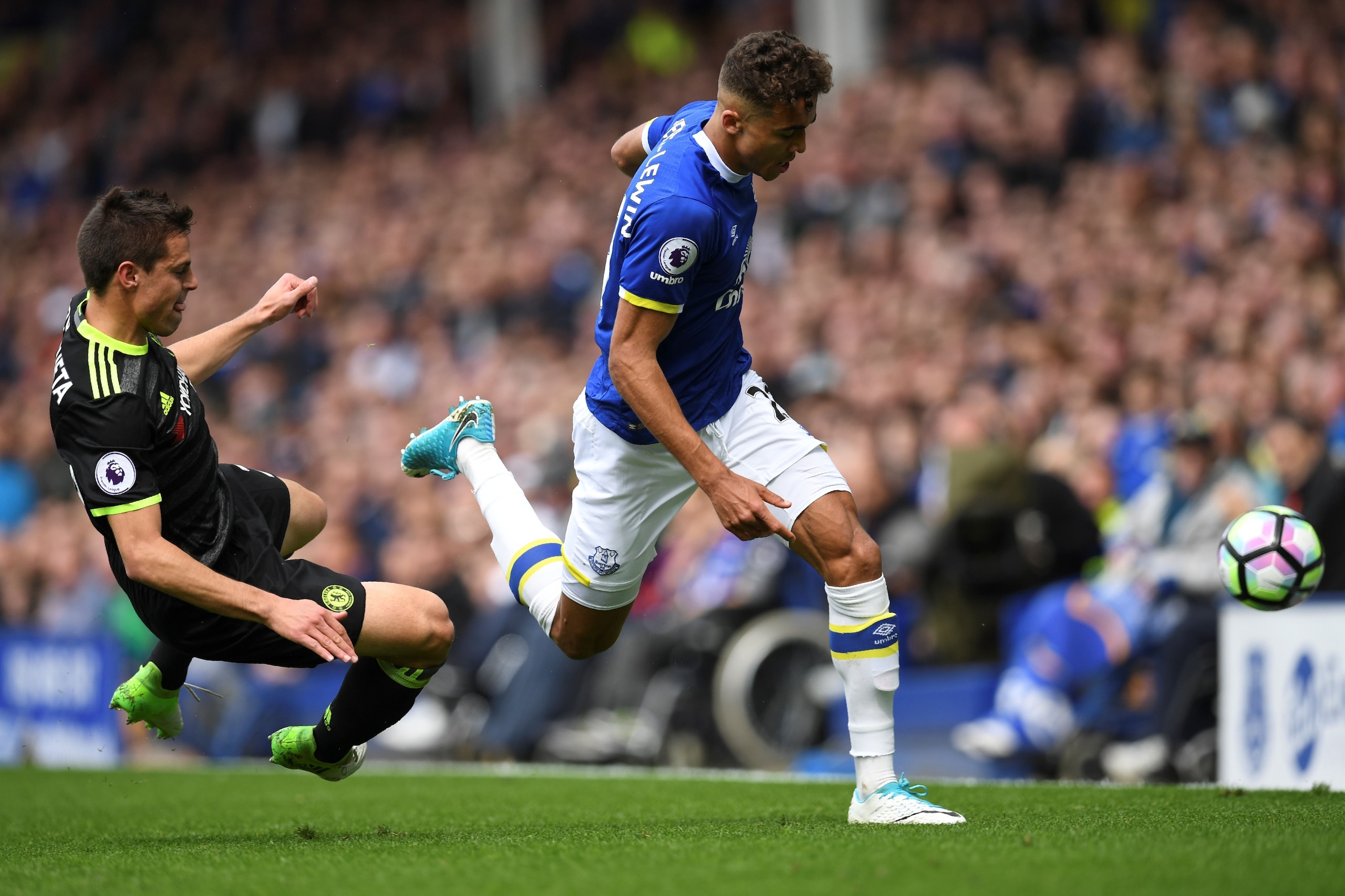 Chelsea's Spanish defender Cesar Azpilicueta vies with Everton's English striker Dominic Calvert-Lewin during the English Premier League football match between Everton and Chelsea at Goodison Park in Liverpool, north west England on April 30, 2017. / AFP Chelsea's Spanish defender Cesar Azpilicueta vies with Everton's English striker Dominic Calvert-Lewin during the English Premier League football match between Everton and Chelsea at Goodison Park in Liverpool, north west England on April 30, 2017. / AFP