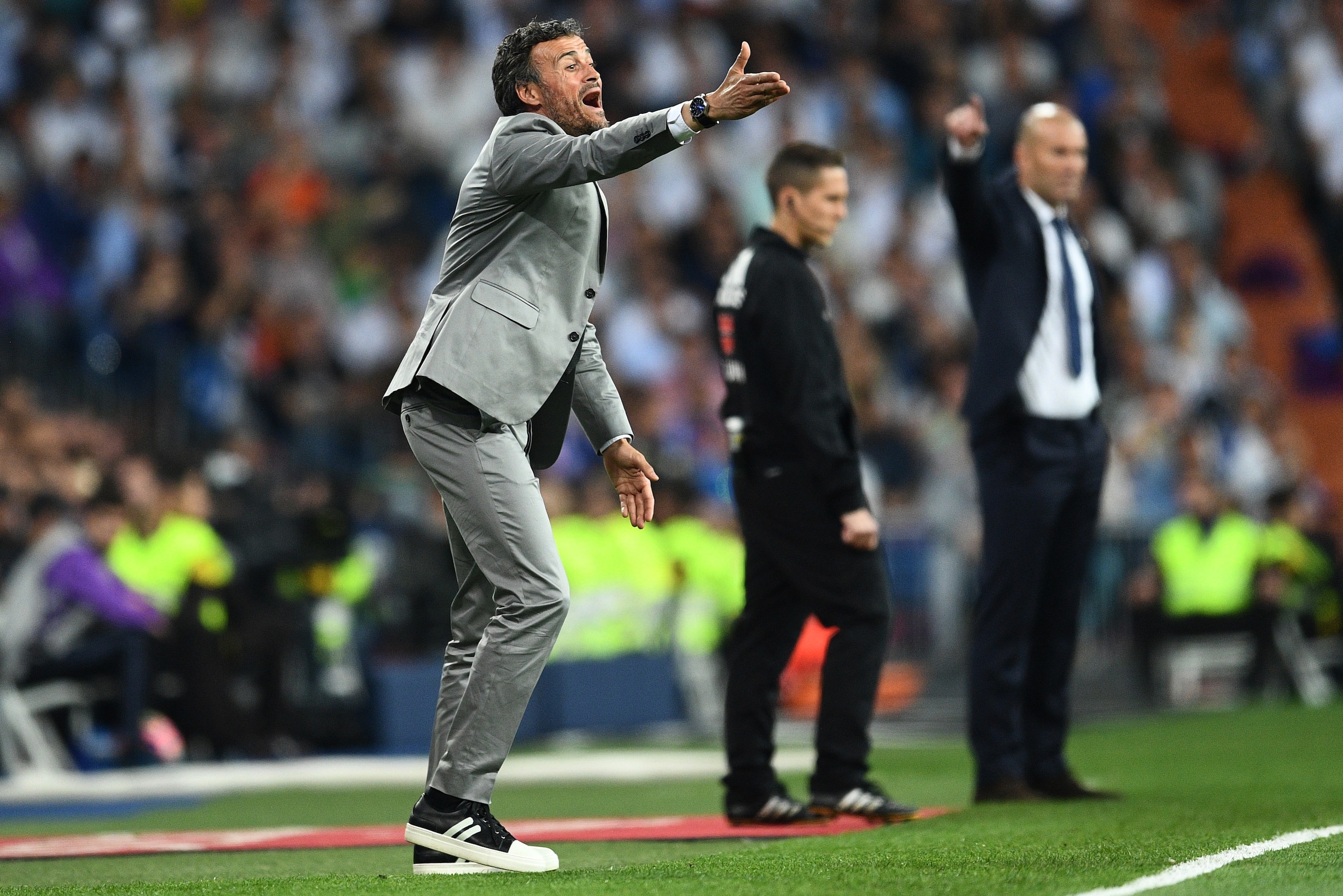 MADRID, SPAIN - APRIL 23: Luis Enrique manager of Barcelona reacts during the La Liga match between Real Madrid CF and FC Barcelona at Estadio Bernabeu on April 23, 2017 in Madrid, Spain. (Photo by David Ramos/Getty Images) MADRID, SPAIN - APRIL 23: Luis Enrique manager of Barcelona reacts during the La Liga match between Real Madrid CF and FC Barcelona at Estadio Bernabeu on April 23, 2017 in Madrid, Spain. (Photo by David Ramos/Getty Images)