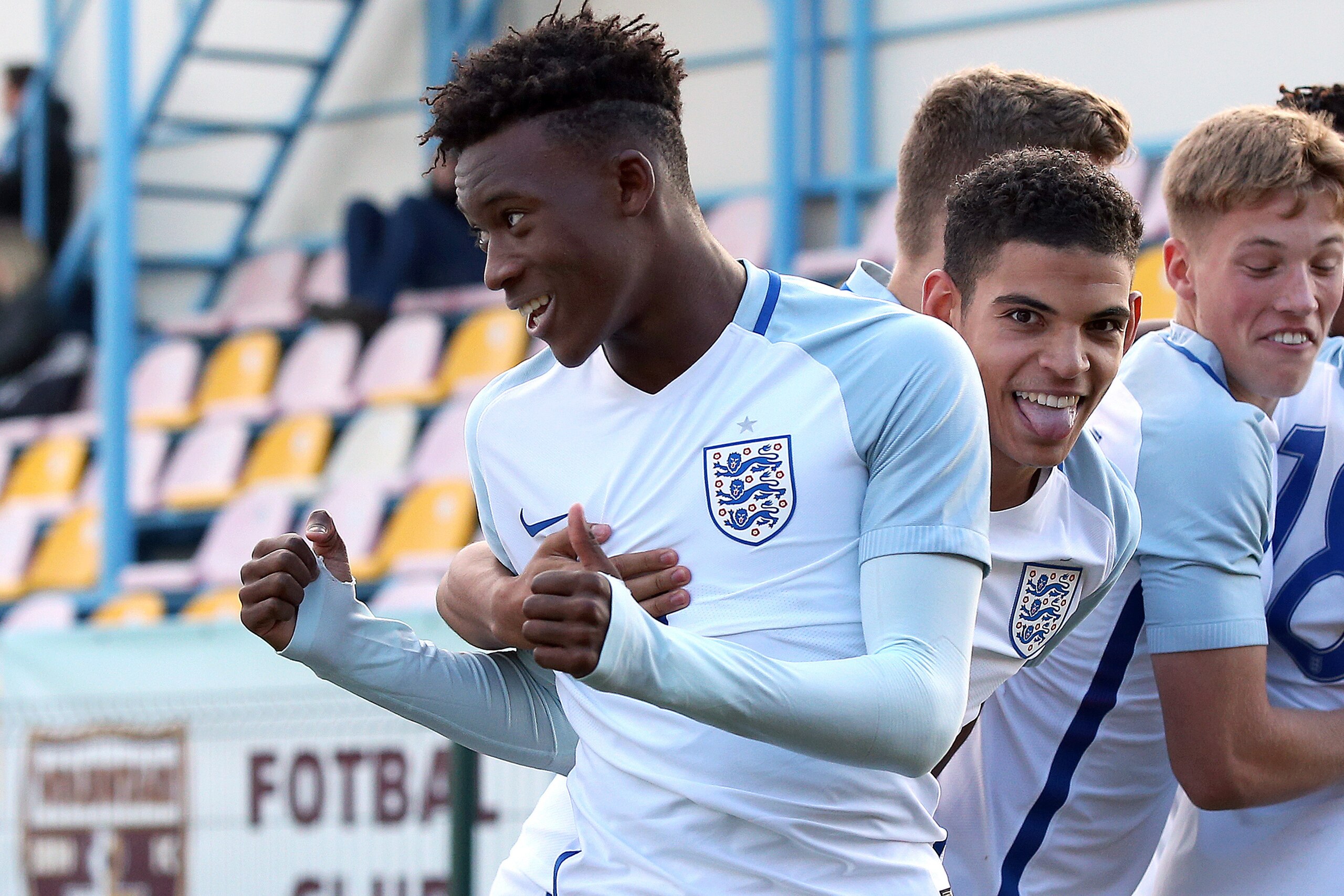 VOLUNTARI, ROMANIA - OCTOBER 30: (L-R) Callum Hudson-Odoi, Morgan Gibbs White, Lewis Gibson and Rhian Brewster of England celebrate their team's second goal during the UEFA Under-17 EURO Qualifier between U17 Austria and U17 England on October 30, 2016 at