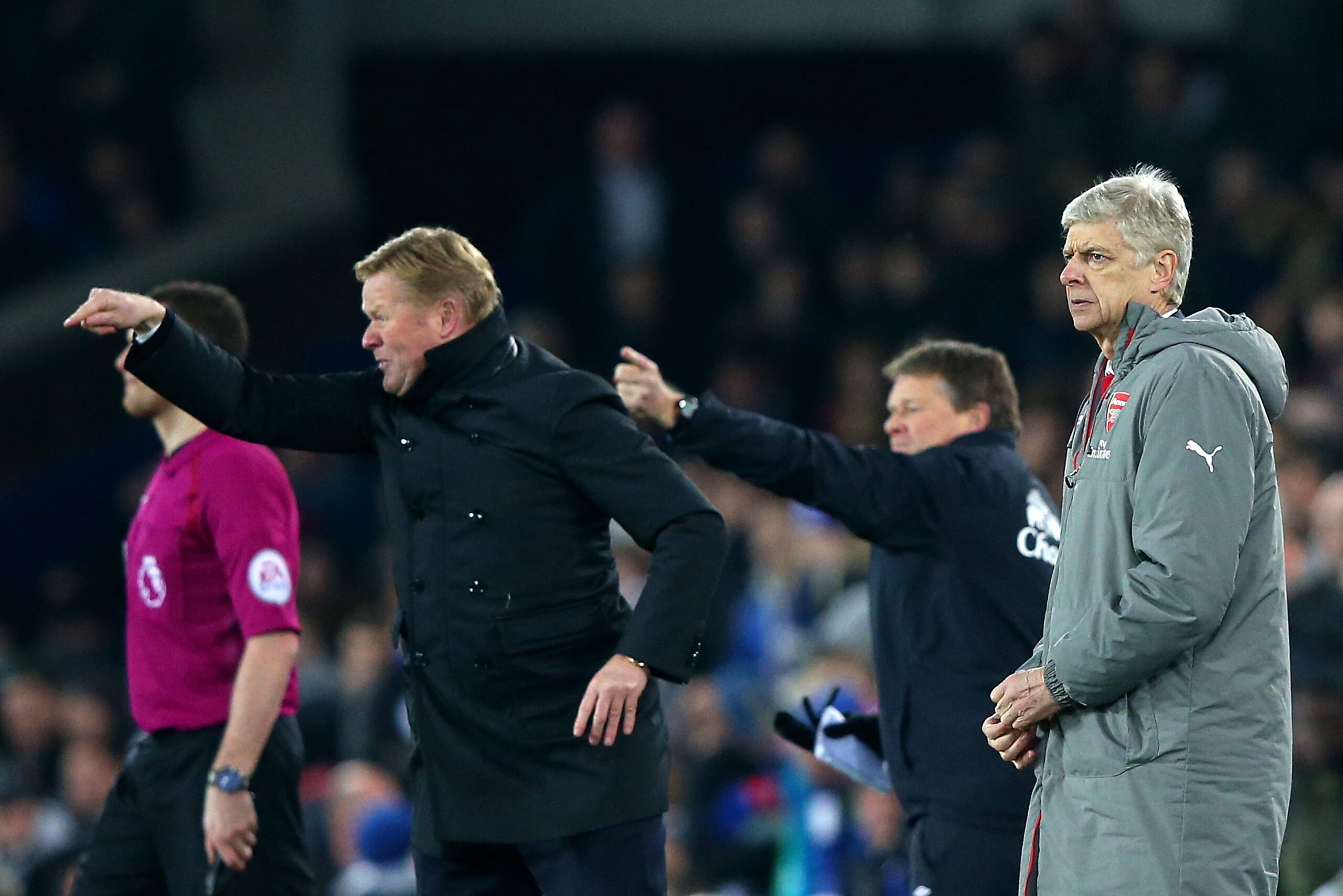 LIVERPOOL, ENGLAND - DECEMBER 13:  Arsene Wenger, Manager of Arsenal looks on as Ronald Koeman, Manager of Everton directs his players during the Premier League match between Everton and Arsenal at Goodison Park on December 13, 2016 in Liverpool, England.
