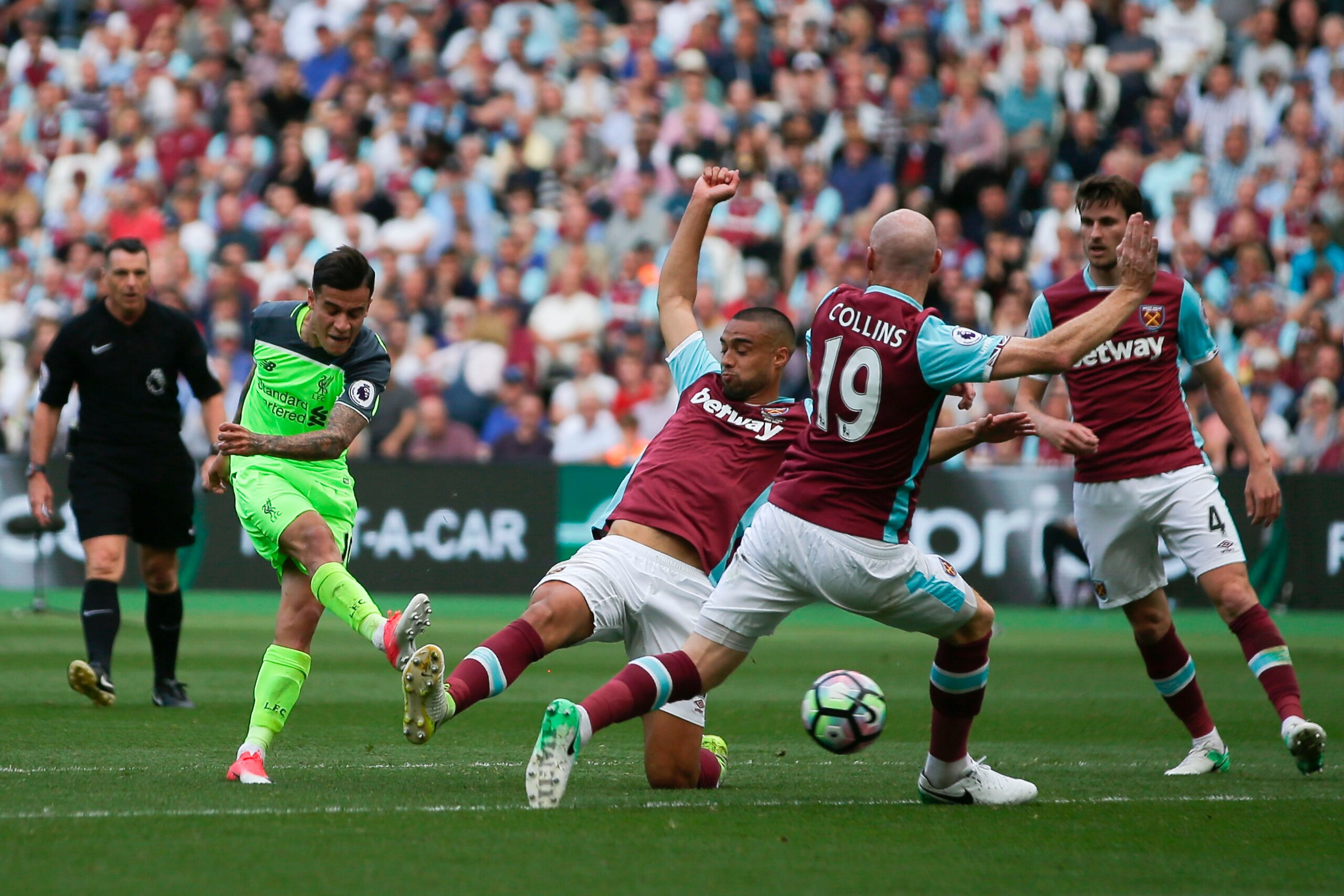 Liverpool's Brazilian midfielder Philippe Coutinho (L) shoots past West Ham United's Welsh defender James Collins (2R) to score the second goal during the English Premier League football match between West Ham United and Liverpool at The London Stadium, i Liverpool's Brazilian midfielder Philippe Coutinho (L) shoots past West Ham United's Welsh defender James Collins (2R) to score the second goal during the English Premier League football match between West Ham United and Liverpool at The London Stadium, i