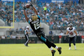 JACKSONVILLE, FL - NOVEMBER 13:   Allen Robinson #15 of the Jacksonville Jaguars catches a pass against the Houston Texans during the game at EverBank Field on November 13, 2016 in Jacksonville, Florida.  (Photo by Mike Ehrmann/Getty Images)