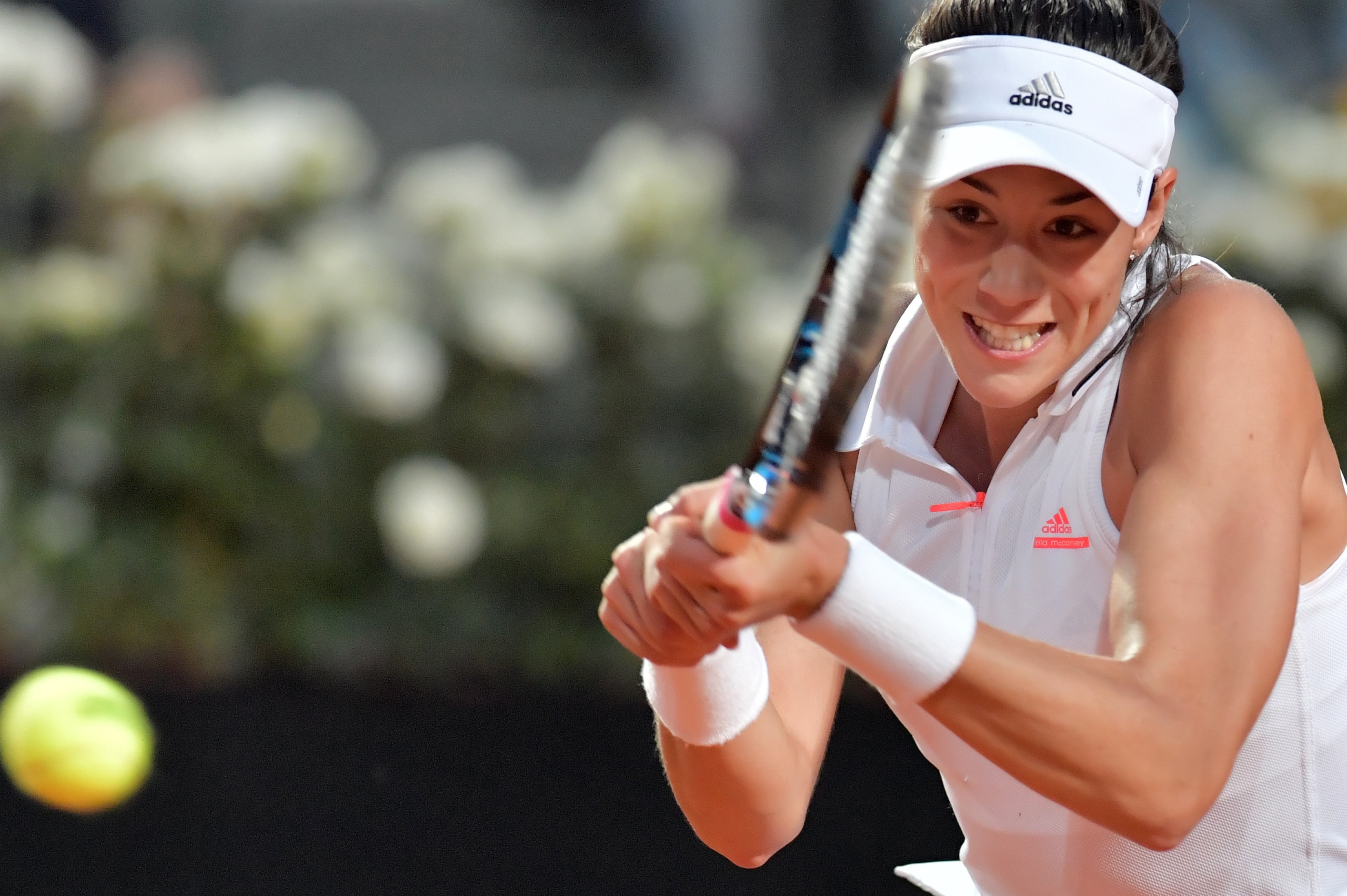 Garbine Muguruza of Spain returns the ball to Venus Williams of US during the WTA Tennis Open tournament in Rome at the Foro Italico, on May 19, 2017.  / AFP PHOTO / TIZIANA FABI        (Photo credit should read TIZIANA FABI/AFP/Getty Images)