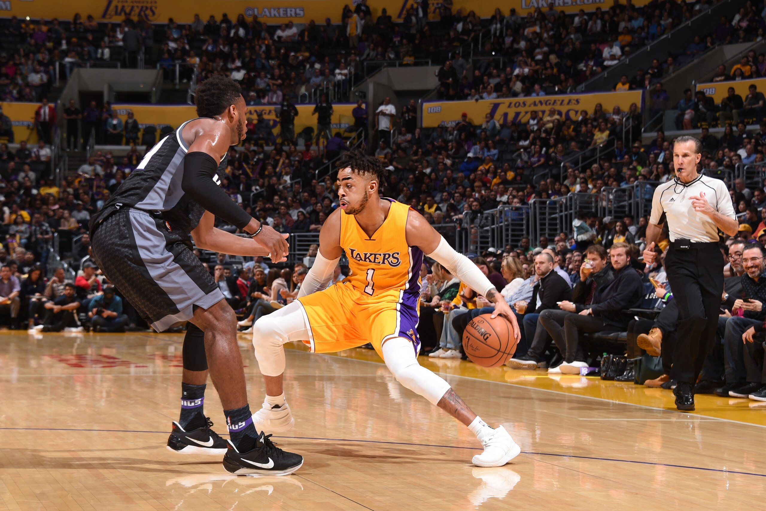 LOS ANGELES, CA - APRIL 7:  D'Angelo Russell #1 of the Los Angeles Lakers handles the ball during a game against the Sacramento Kings on April 7, 2017 at STAPLES Center in Los Angeles, California. NOTE TO USER: User expressly acknowledges and agrees that,