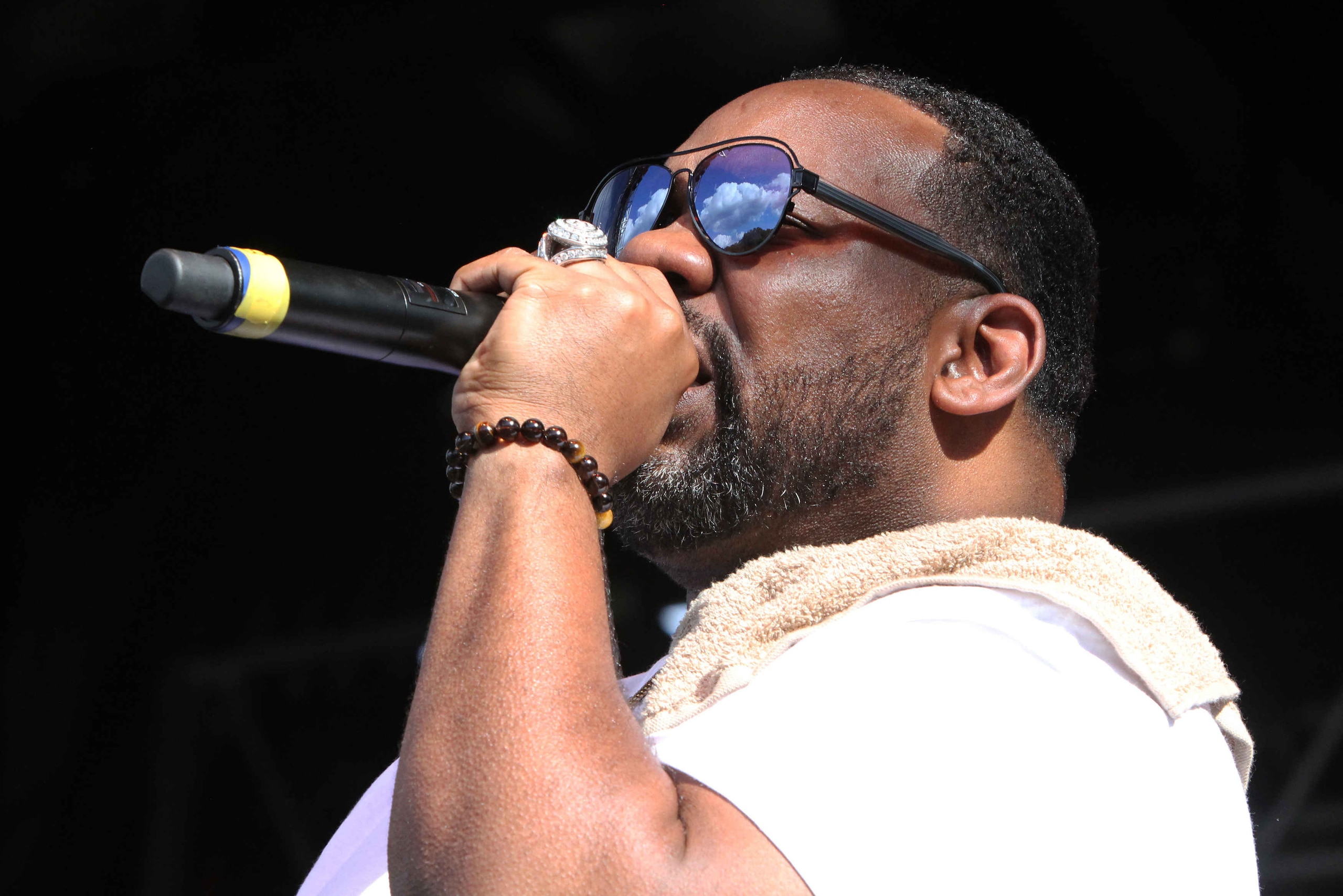 Raekwon performing