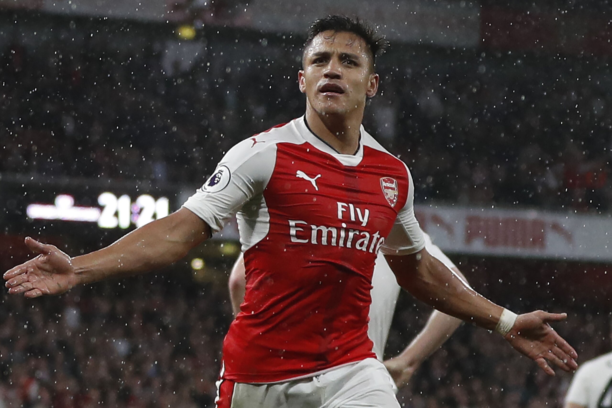 Arsenal's Chilean striker Alexis Sanchez celebrates scoring the second goal during the English Premier League football match between Arsenal and Sunderland at the Emirates Stadium in London on May 16, 2017. / AFP PHOTO / Adrian DENNIS / RESTRICTED TO EDI Arsenal's Chilean striker Alexis Sanchez celebrates scoring the second goal during the English Premier League football match between Arsenal and Sunderland at the Emirates Stadium in London on May 16, 2017. / AFP PHOTO / Adrian DENNIS / RESTRICTED TO EDI