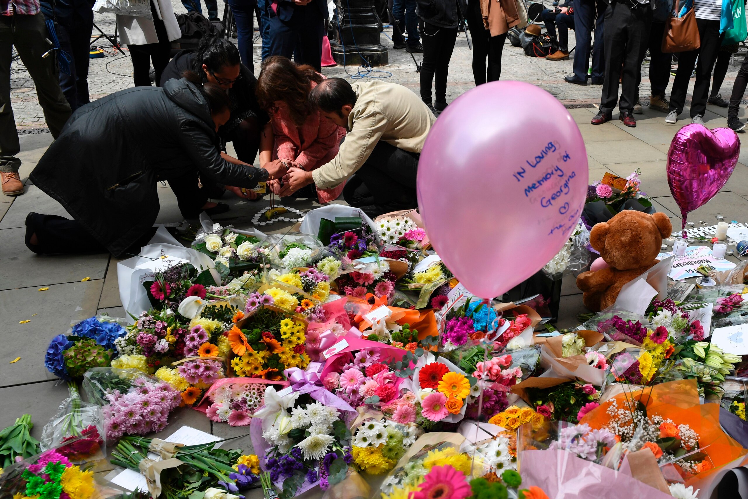 Ballons and flowers are seen in Albert Square in central Manchester, northwest England on May 24, 2017, placed in tribute to the victims of the May 22 terror attack at the Manchester Arena.
Police on Tuesday named Salman Abedi -- reportedly British-born o