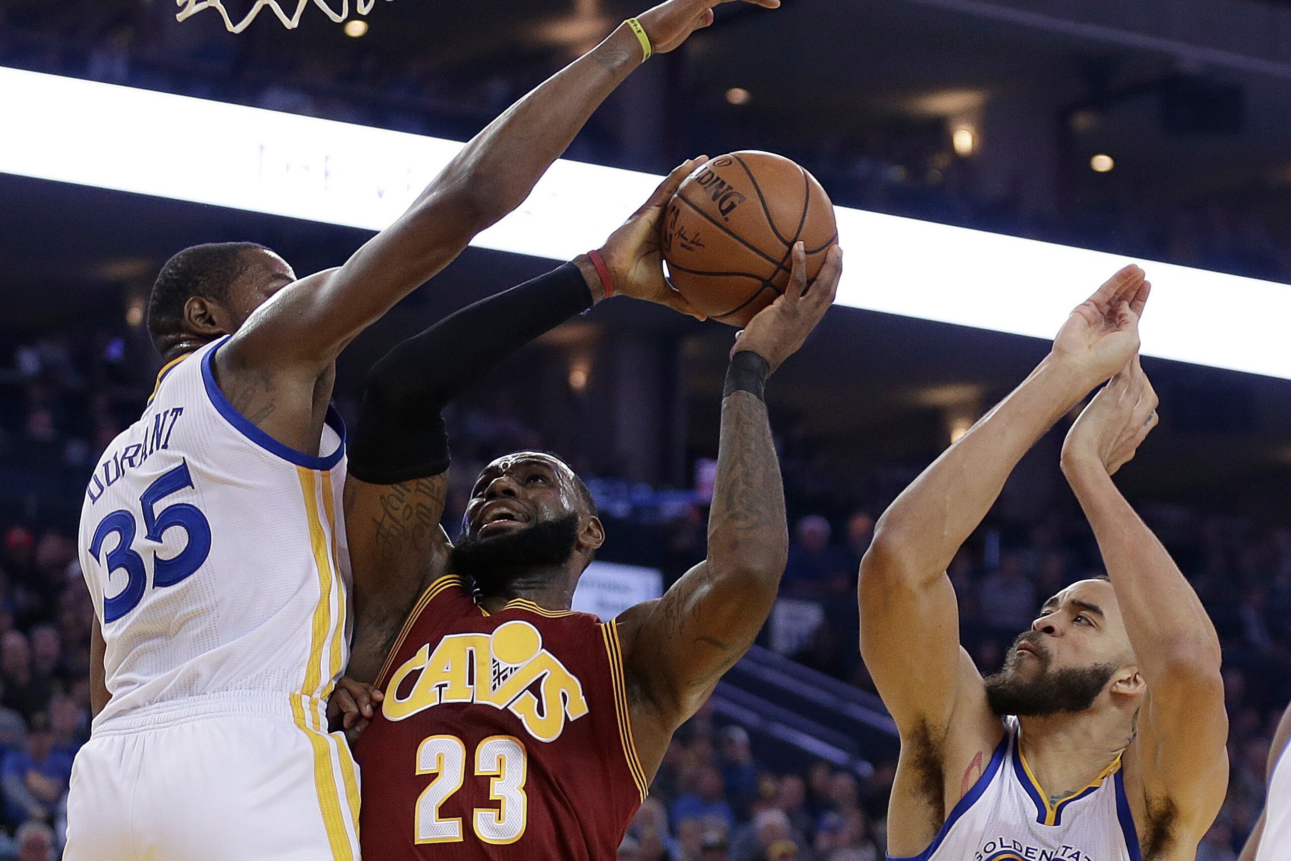 The Warriors and Cavs split their two regular-season matchups.