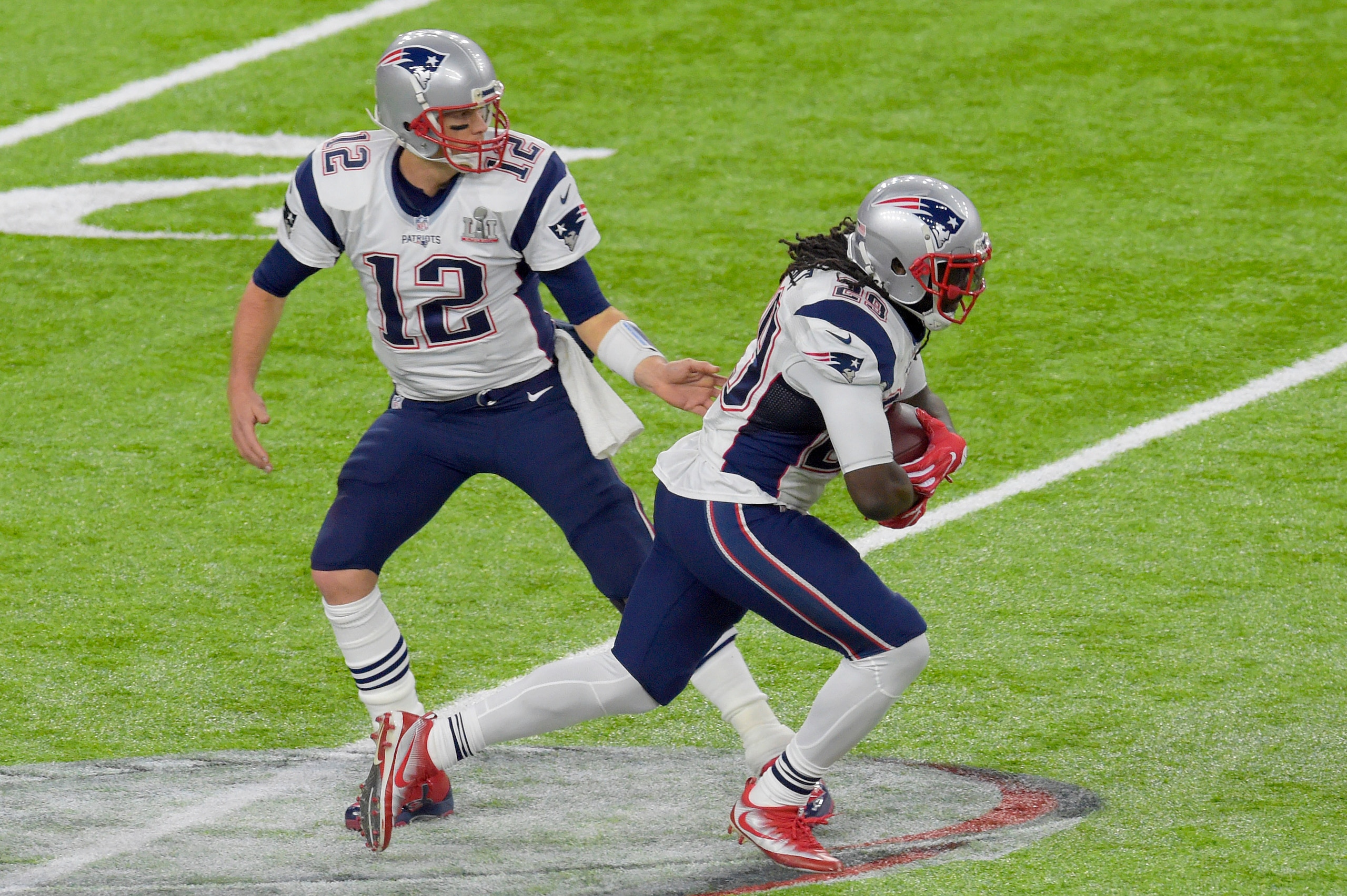 HOUSTON, TX - FEBRUARY 05: LeGarrette Blount #29 of the New England Patriots take the handoff from Tom Brady #12 against the Atlanta Falcons during Super Bowl 51 at NRG Stadium on February 5, 2017 in Houston, Texas. The Patriots defeat the Atlanta Falco HOUSTON, TX - FEBRUARY 05: LeGarrette Blount #29 of the New England Patriots take the handoff from Tom Brady #12 against the Atlanta Falcons during Super Bowl 51 at NRG Stadium on February 5, 2017 in Houston, Texas. The Patriots defeat the Atlanta Falco