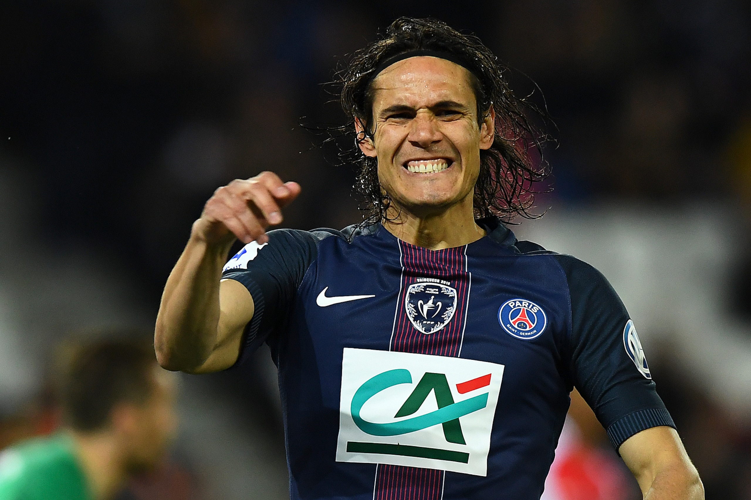 Paris Saint-Germain's Uruguayan forward Edinson Cavani reacts after missing a shot on goal during the French Cup semi-final match between Paris Saint-Germain and Monaco at the Parc des Princes stadium in Paris on April 26, 2017. / AFP PHOTO / FRANCK FIFE 