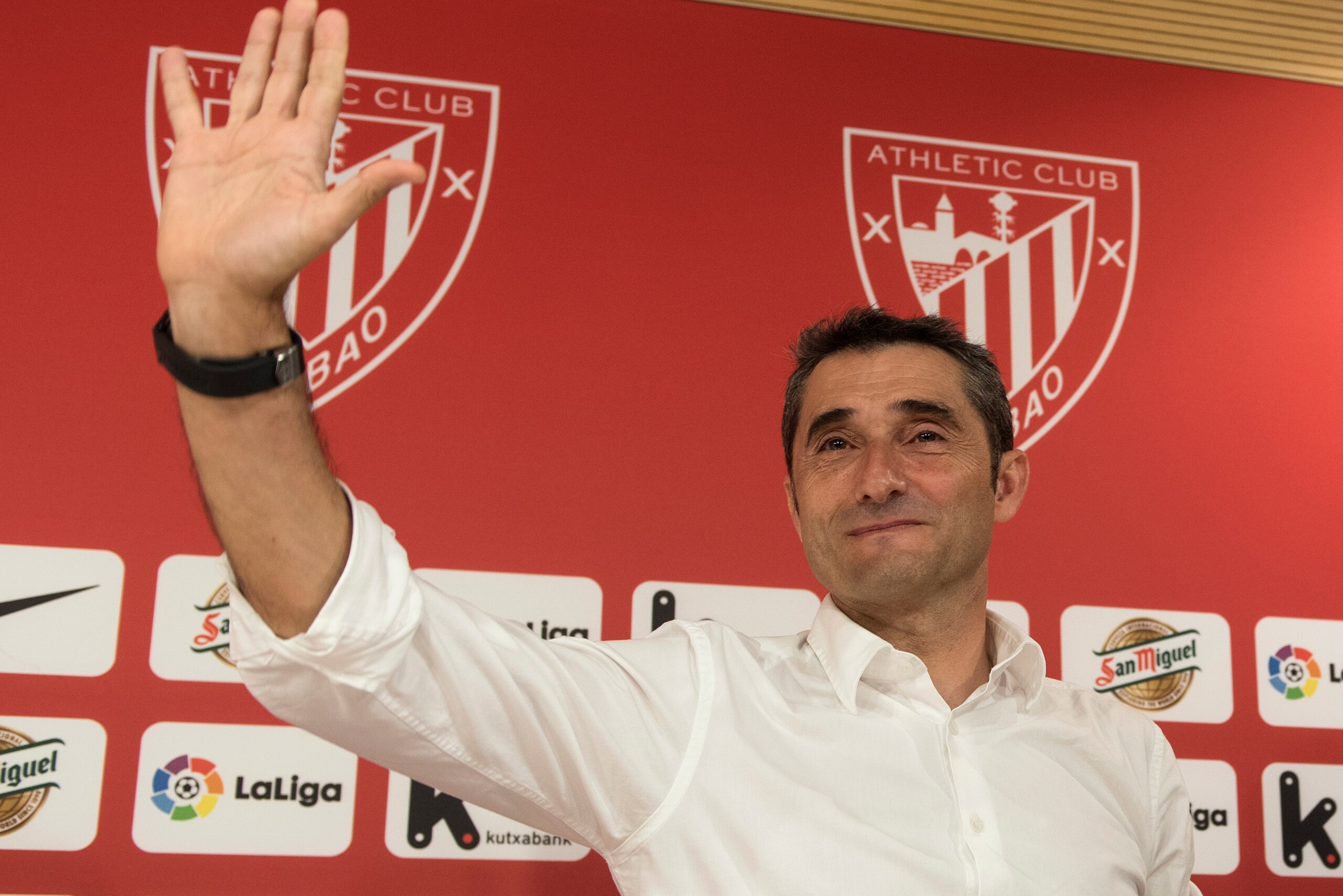 Athletic Bilbao's Spanish coach Ernesto Valverde waves journalist at the end of a press conference held to announce that he was quitting the football club in Bilbao on May 24, 2017.
Valverde, 53, has been Athletic coach for four seasons, bagging one troph