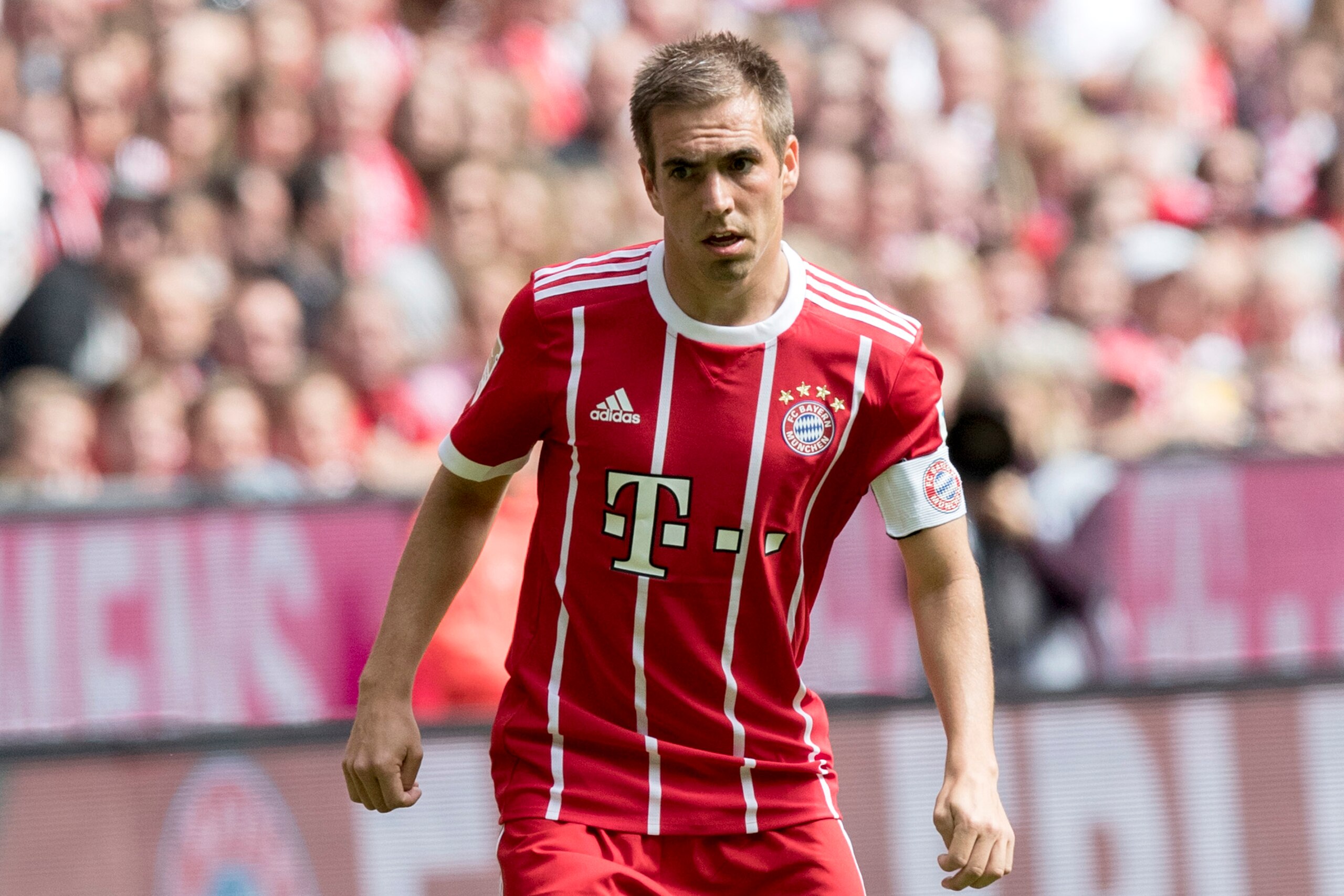 MUNICH, GERMANY - MAY 20:  Philipp Lahm of FC Bayern Muenchen runs with the ball during the Bundesliga match between Bayern Muenchen and SC Freiburg at Allianz Arena on May 20, 2017 in Munich, Germany.  (Photo by Boris Streubel/Getty Images)