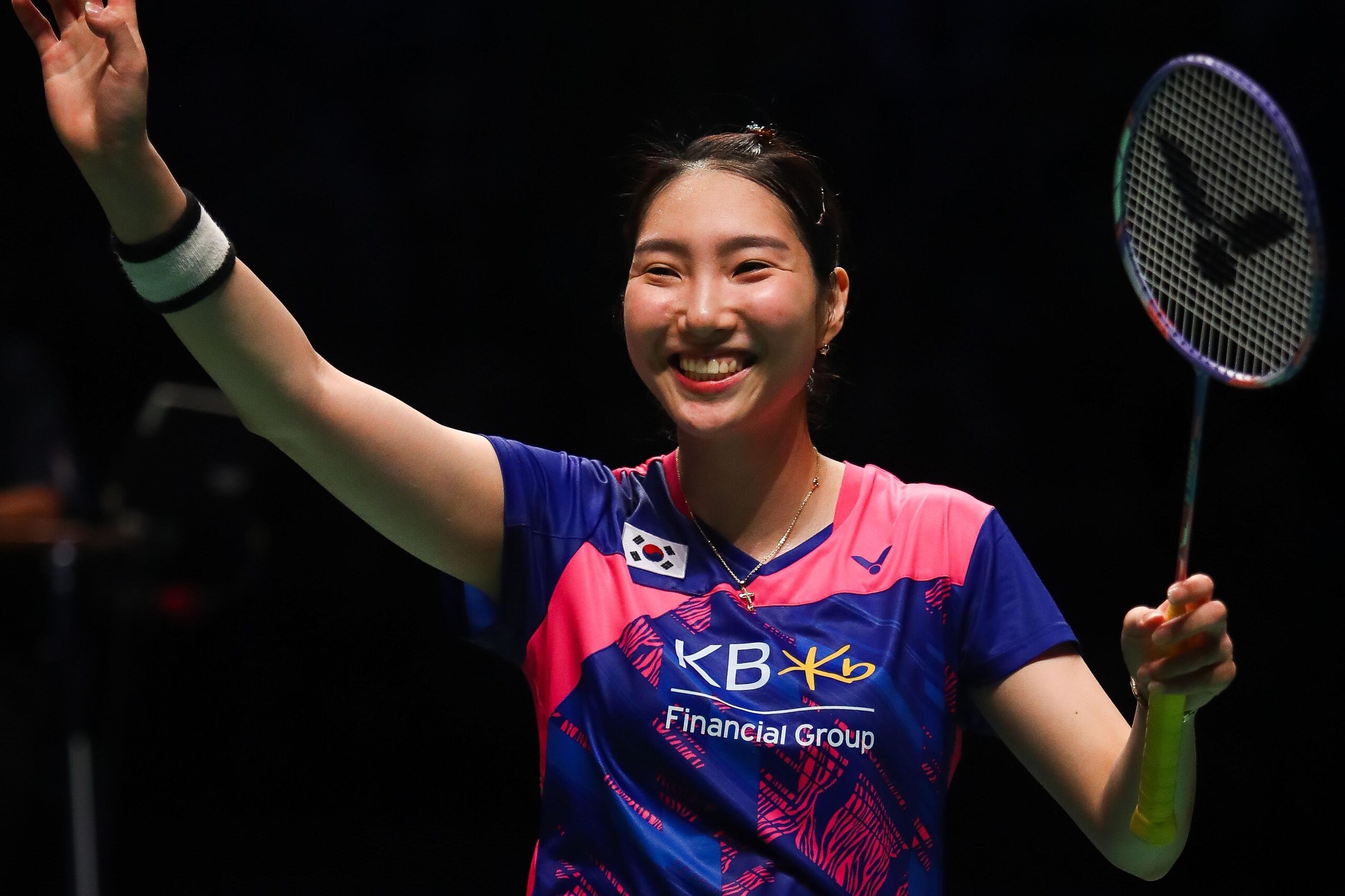 Sung Ji Hyun of South Korea celebrates her victory following the women's singles Sudirman Cup match against Ratchanok Intanon of Thailand at the Gold Coast Sports Centre on May 27, 2017.  / AFP PHOTO / Patrick HAMILTON / -- IMAGE RESTRICTED TO EDITORIAL U
